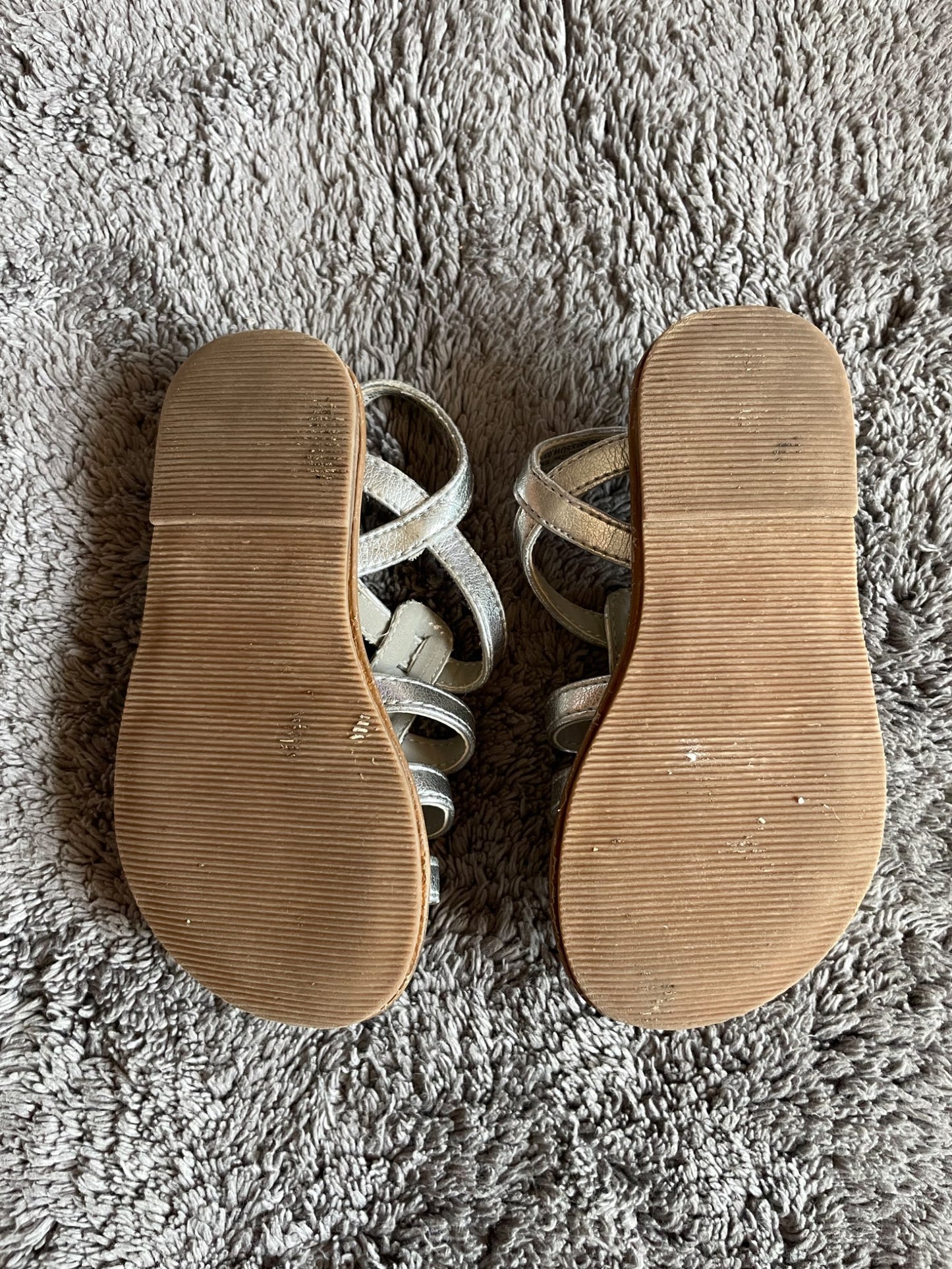 Gap size 7 girls silver sandals , Shoes 7 (Walkers:12-24 mth)
