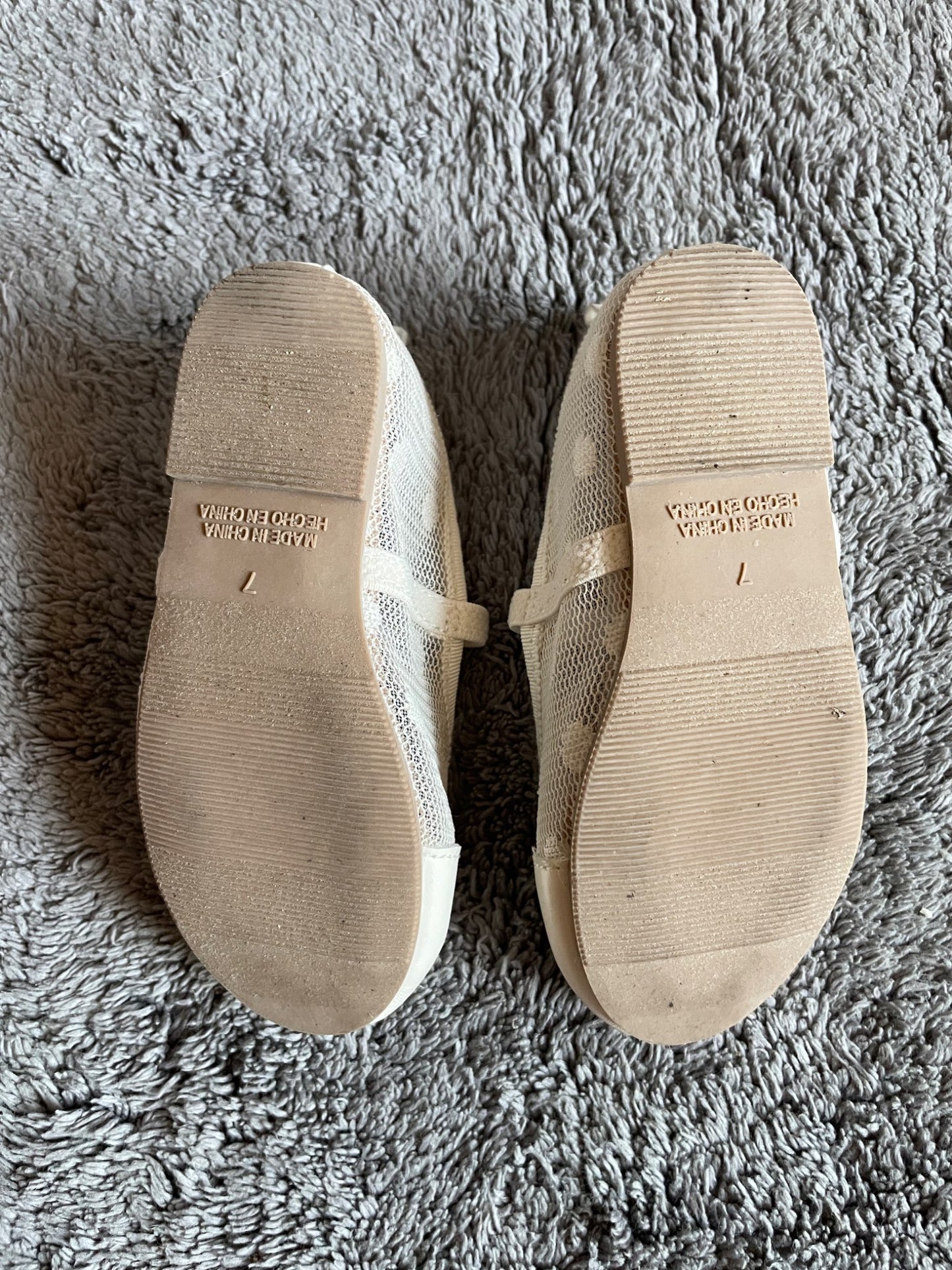 Old Navy size 7 off white polka dot ballet flats, Shoes 7 (Walkers:12-24 mth)