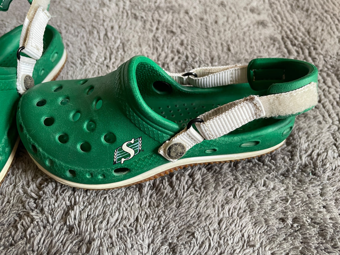 Saskatchewan Roughriders size 8-9 croc style sandals , Shoes 8 (Toddler:2-4yr)