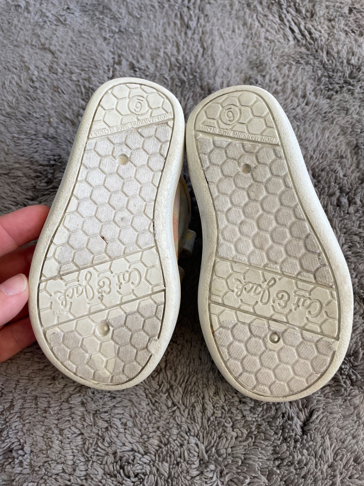Cat & Jack size 6 toddler girl pastel velcro shoes , Shoes 6 (Walkers:12-24 mth)