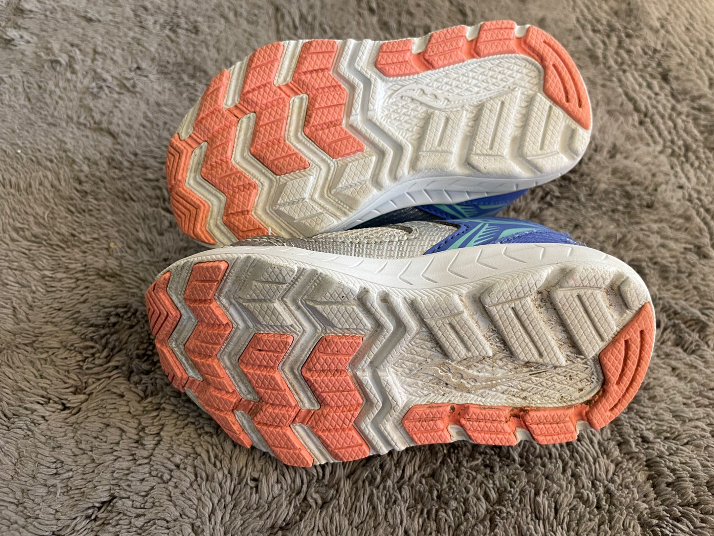 Saucony size 7 toddler girls runners , Shoes 7 (Walkers:12-24 mth)