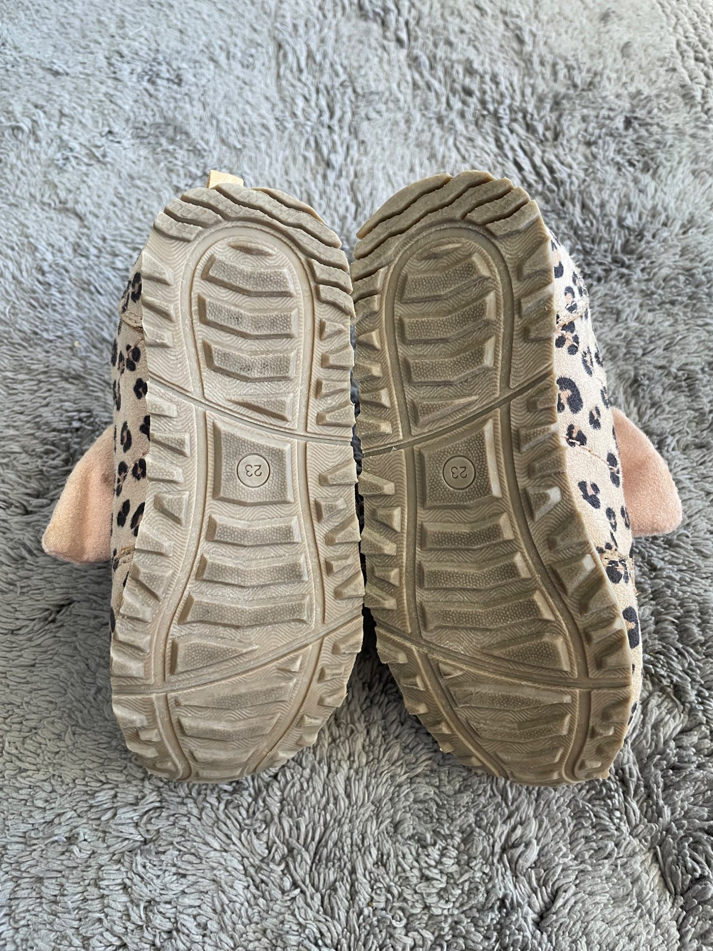 H&M size 6.5 toddler girl pink animal print shoes with bows , Shoes 6.5 (Walkers:12-24 mth)