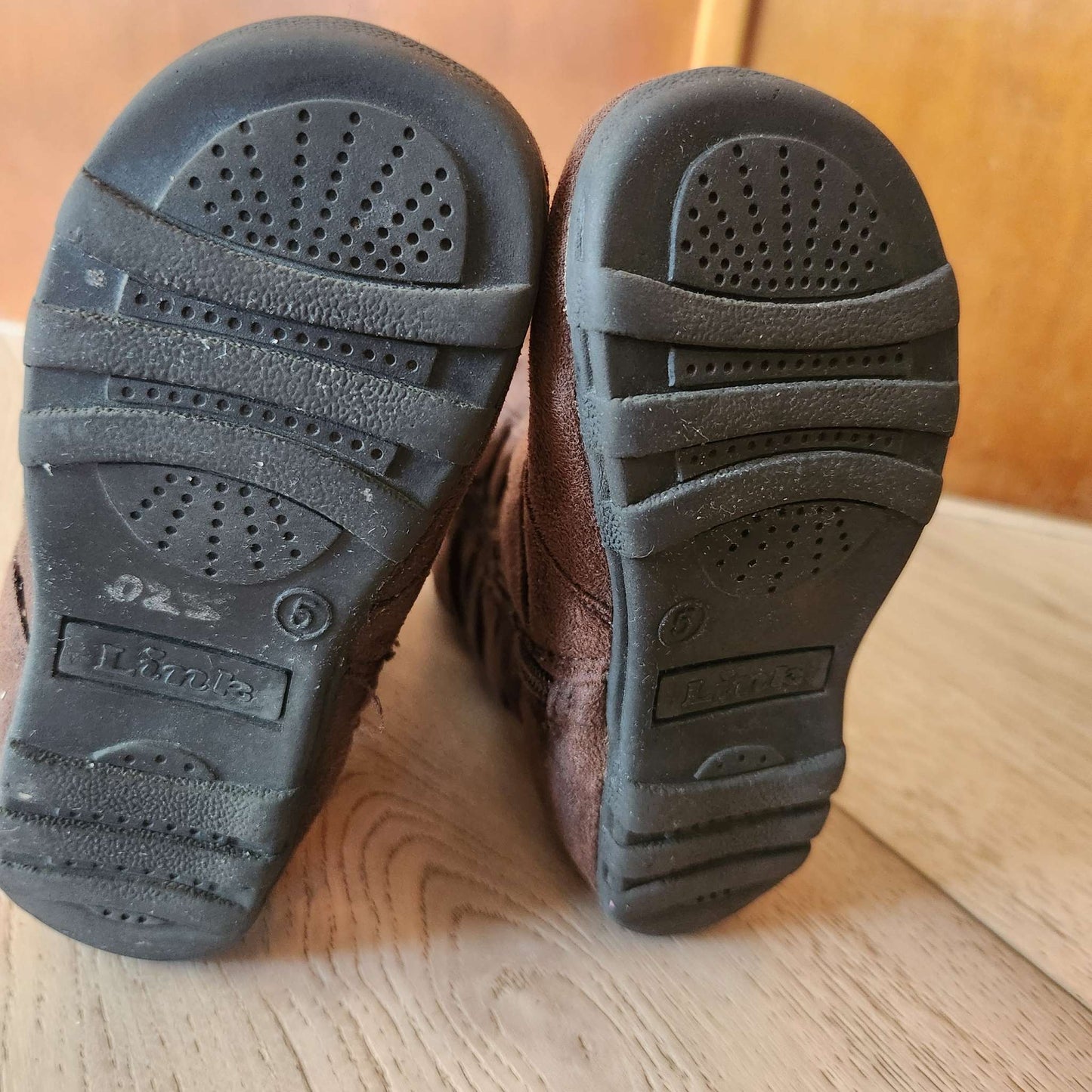 Size 5T brown boots , Shoes 5 (Walkers:12-24 mth)