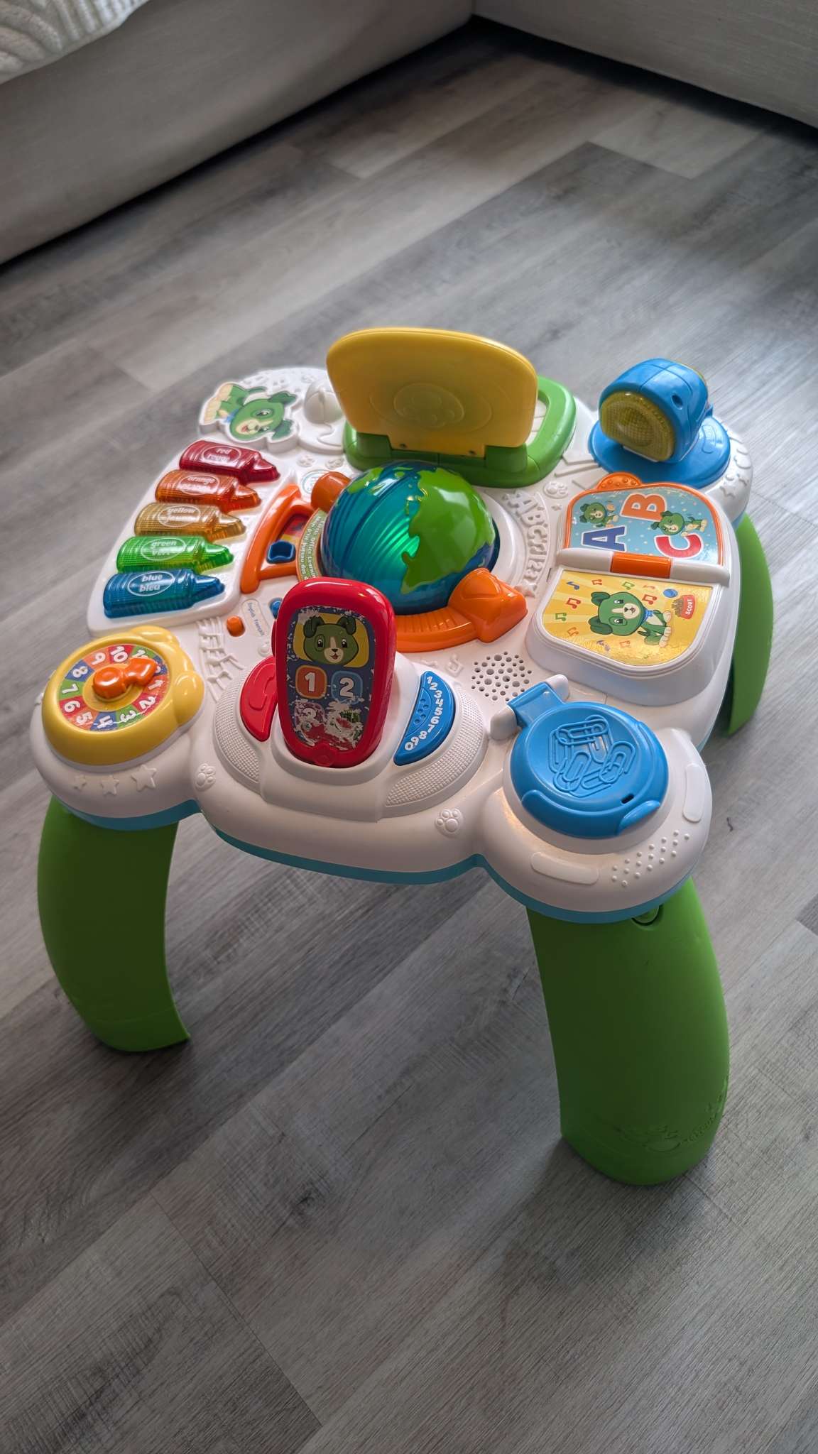 Leap Frog Learning centre and activity table