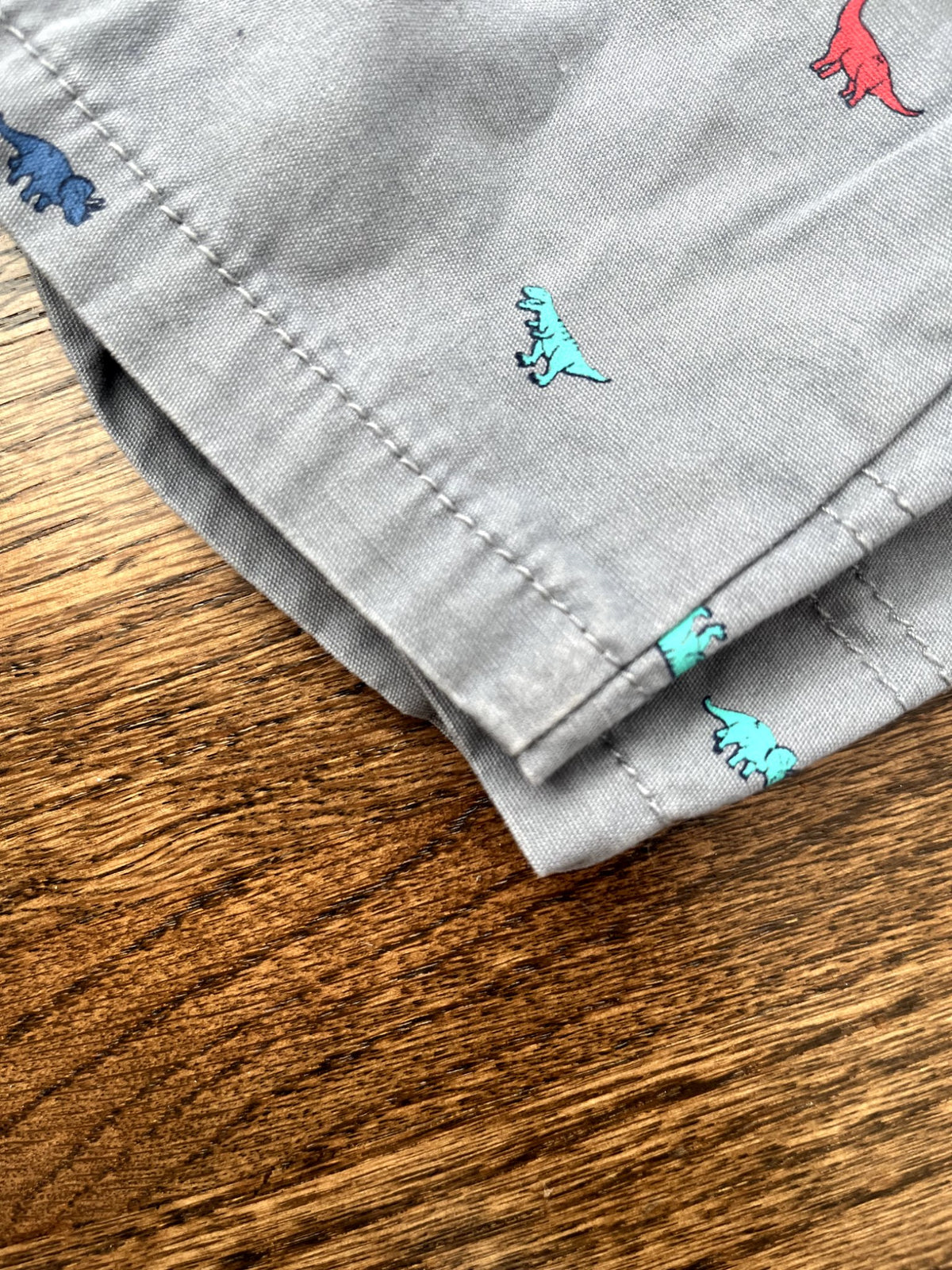 Grey Dino Carter's Shorts 9M VGUC, Kids 9 Month (6-9M)