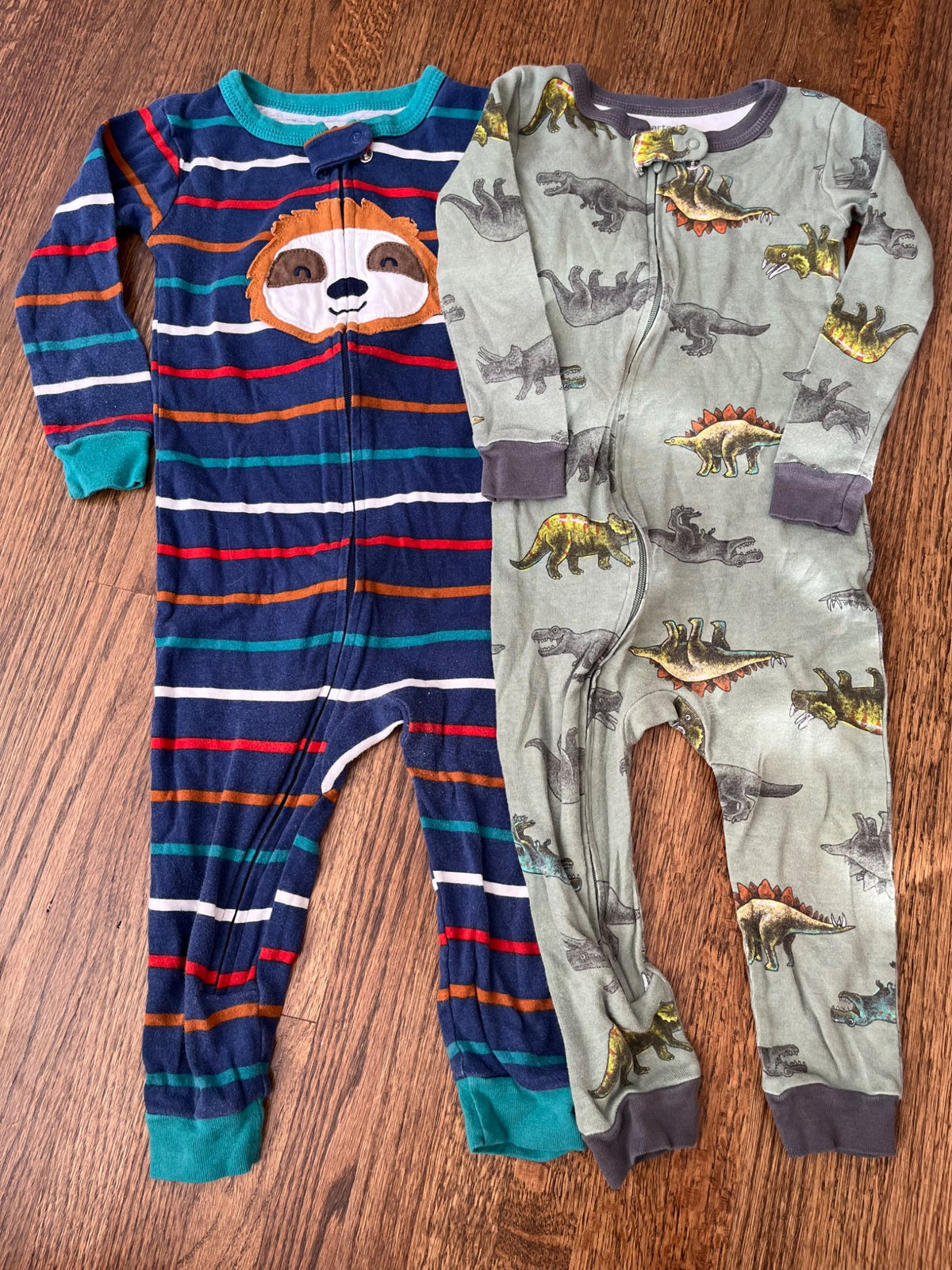 Carter’s Pjs 2 Pk (Sloth and Dino) 24M VGUC, Kids 24 Month (18-24M)