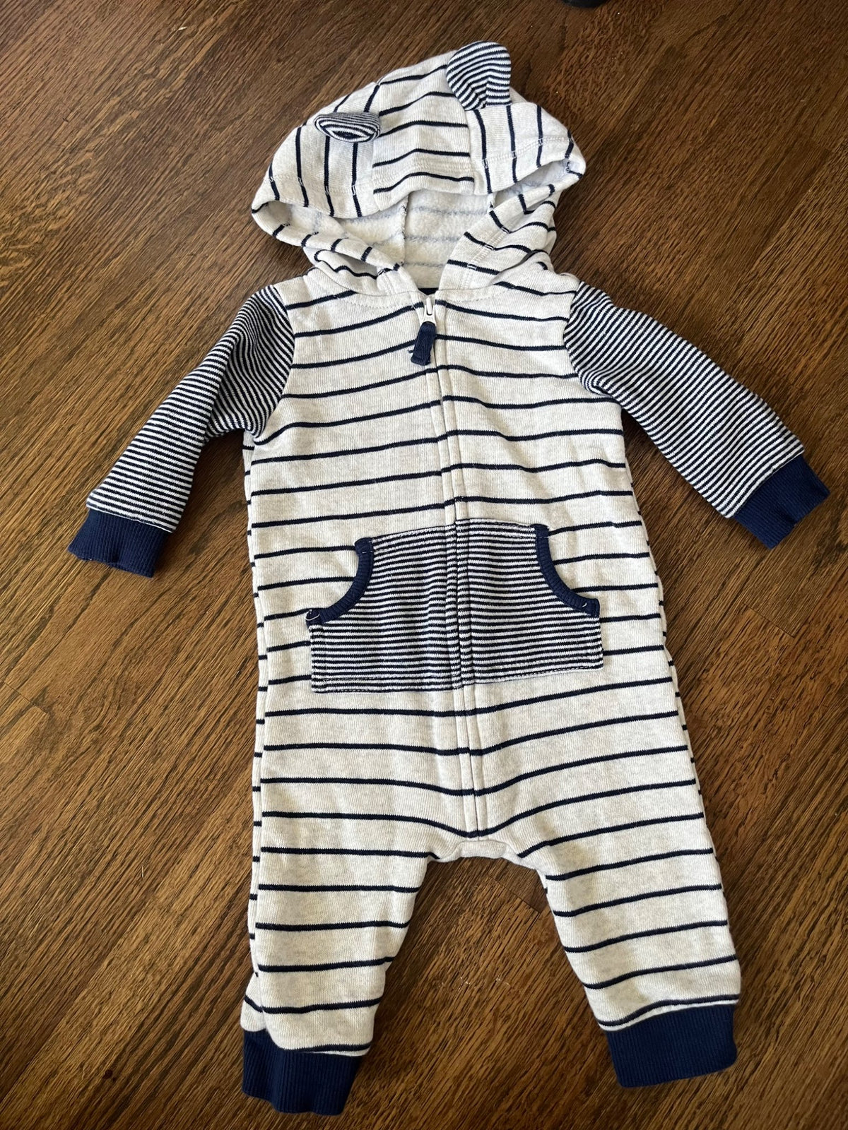 Cozy One Piece Striped Outfit VGUC 6M, Kids 6 Month (3-6M)