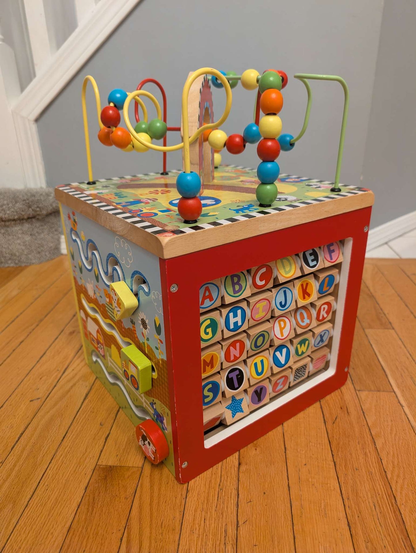 My busy farm - Wooden Activity Cube