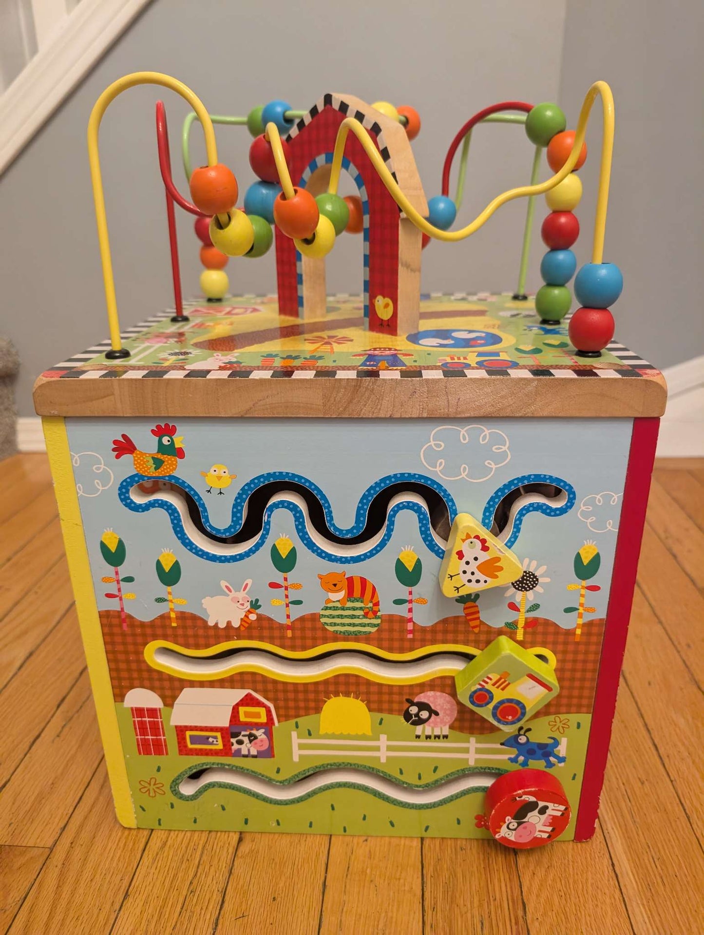 My busy farm - Wooden Activity Cube
