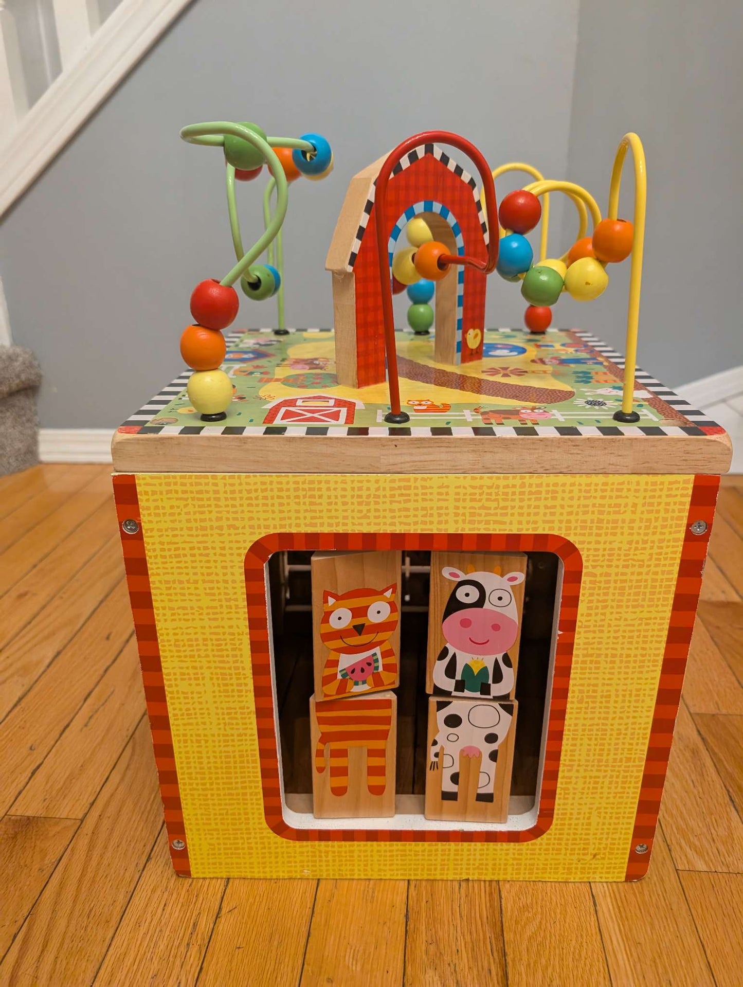My busy farm - Wooden Activity Cube