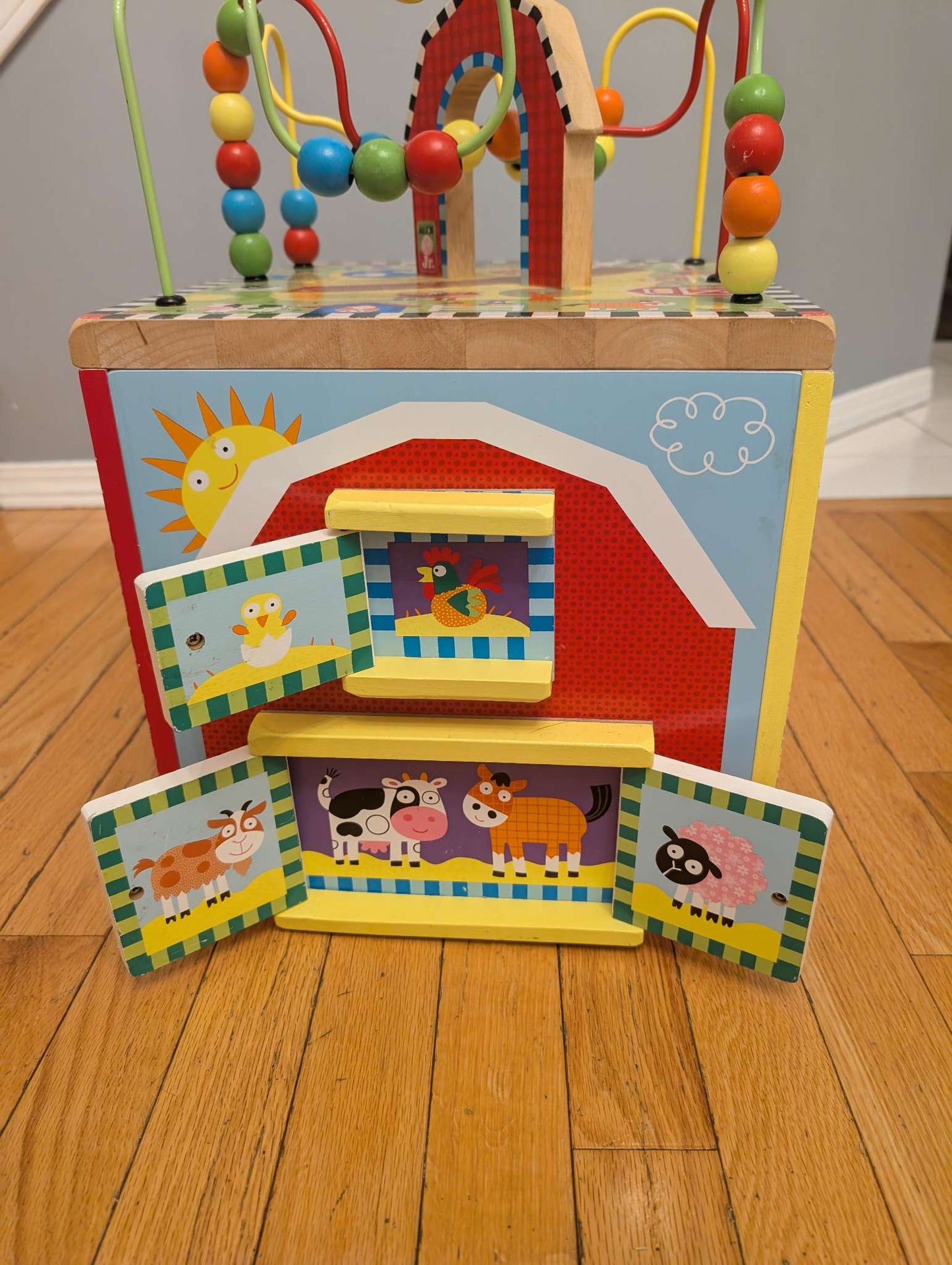 My busy farm - Wooden Activity Cube