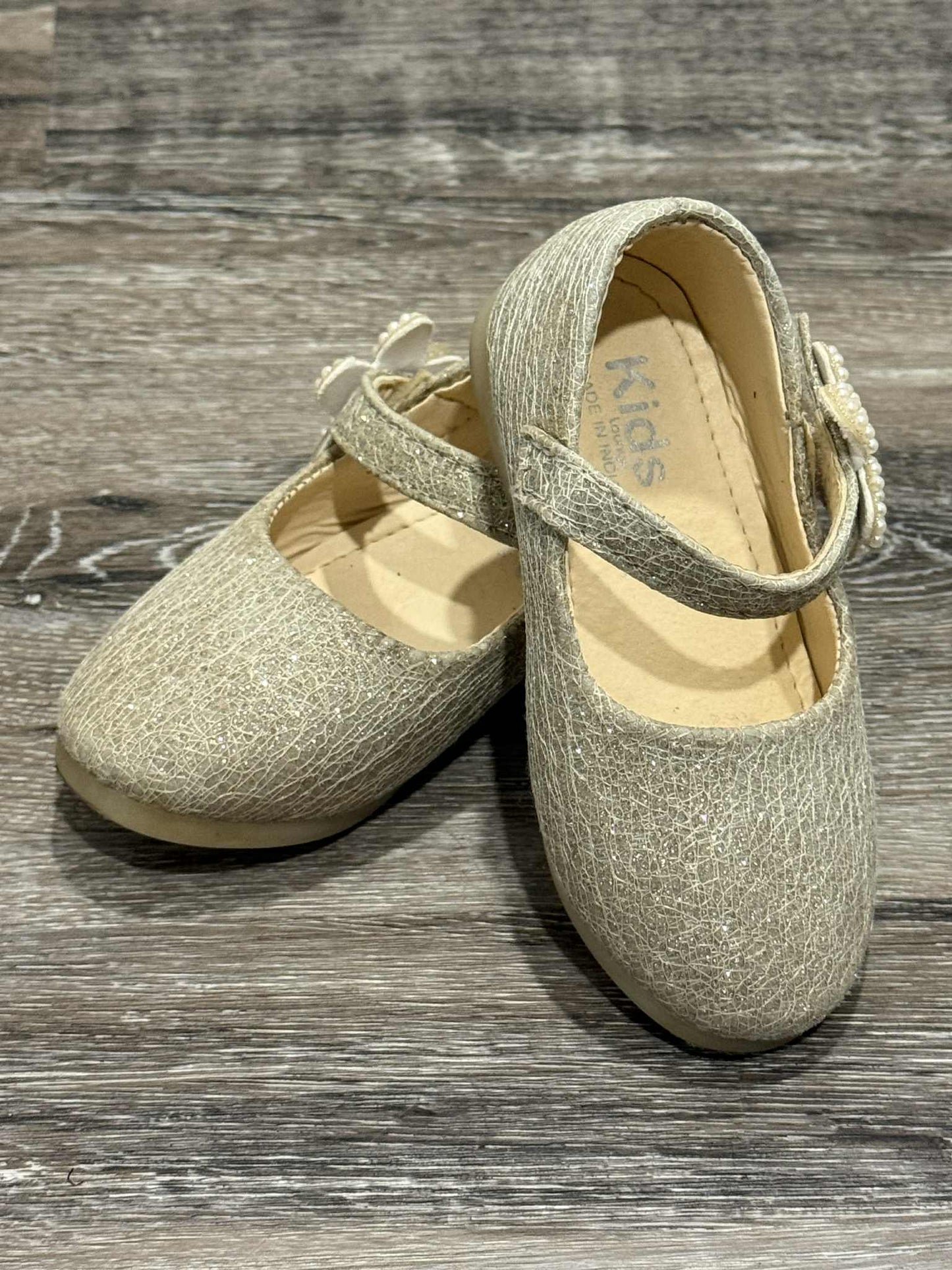 Toddler Dress Shoes, gold. Size 8.5, Shoes 8.5 (Toddler:2-4yr)