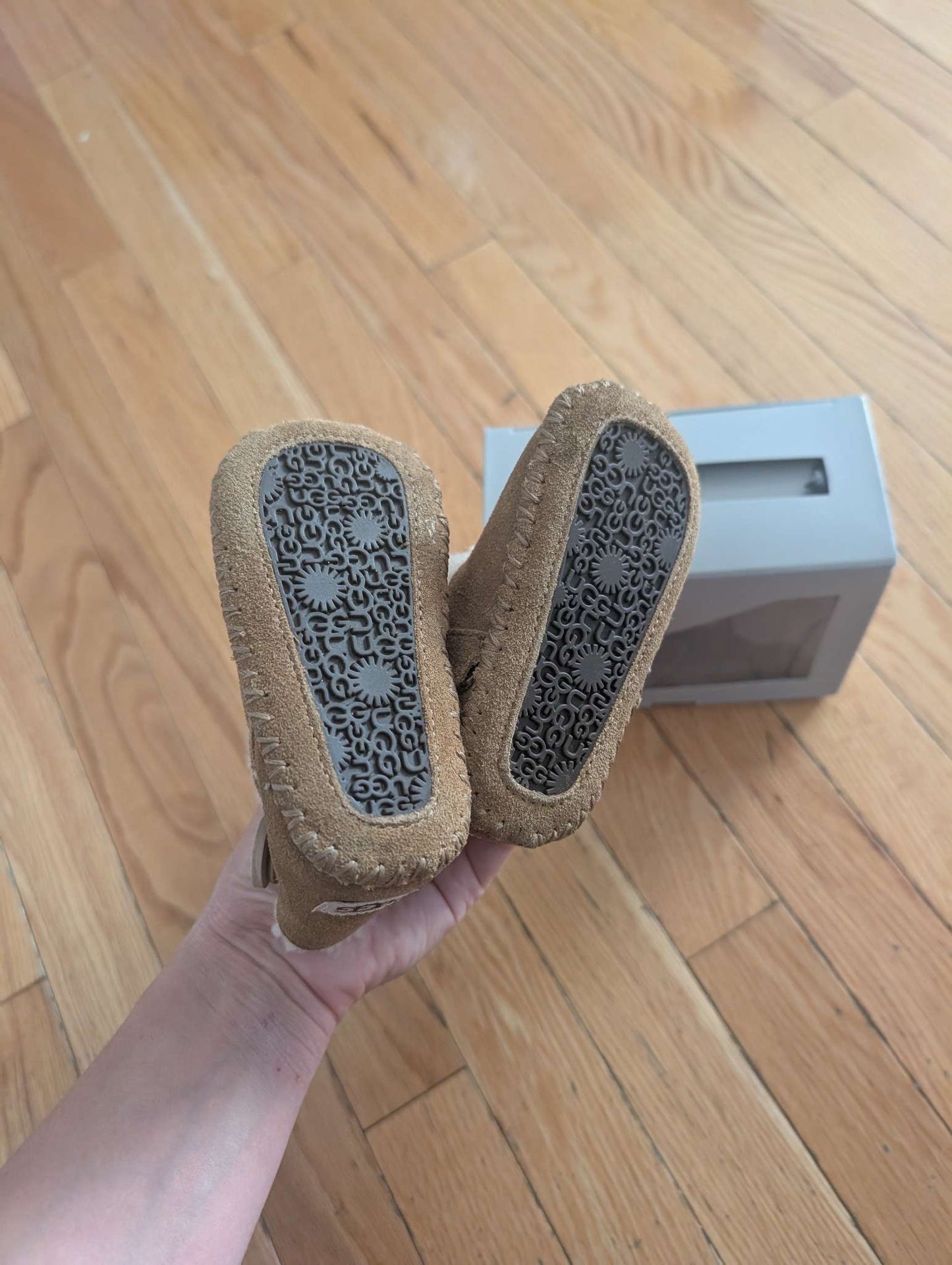 Baby UGG boots - Size 2/3 (6-12 months) MSRP $70, Shoes 3 (Baby: 0-12 mth)
