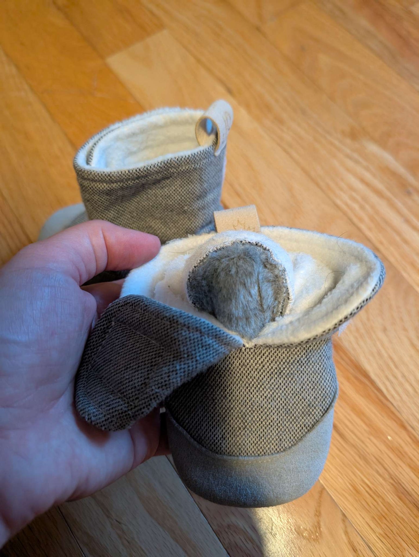 Jadybabys Faux Fur Lined Baby Boots - Size 3. MSRP: $60, Shoes 3 (Baby: 0-12 mth)