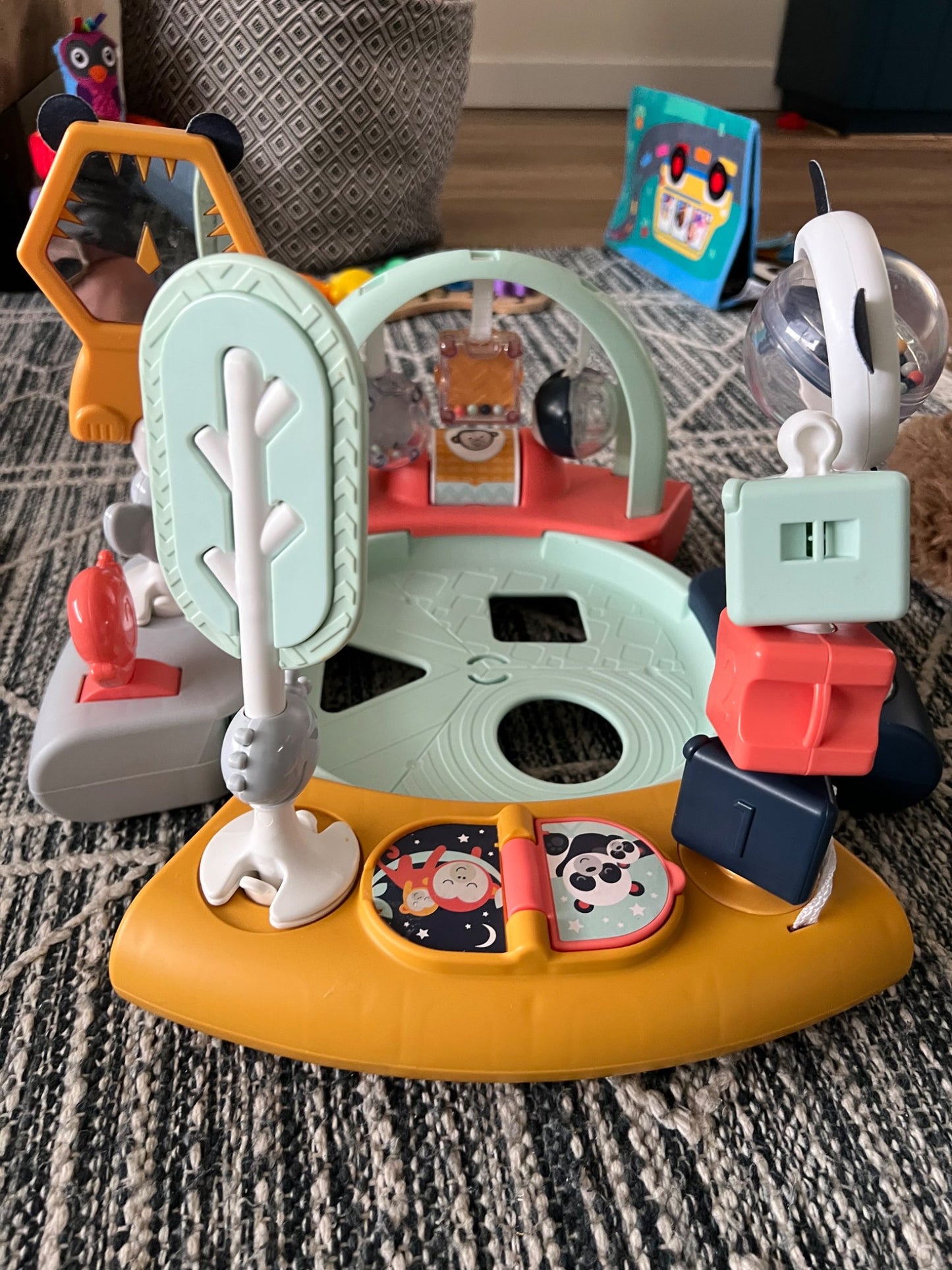 Fisher-Price Baby to Toddler Toy 3-in-1 Spin & Sort Activity Center and Play Table
