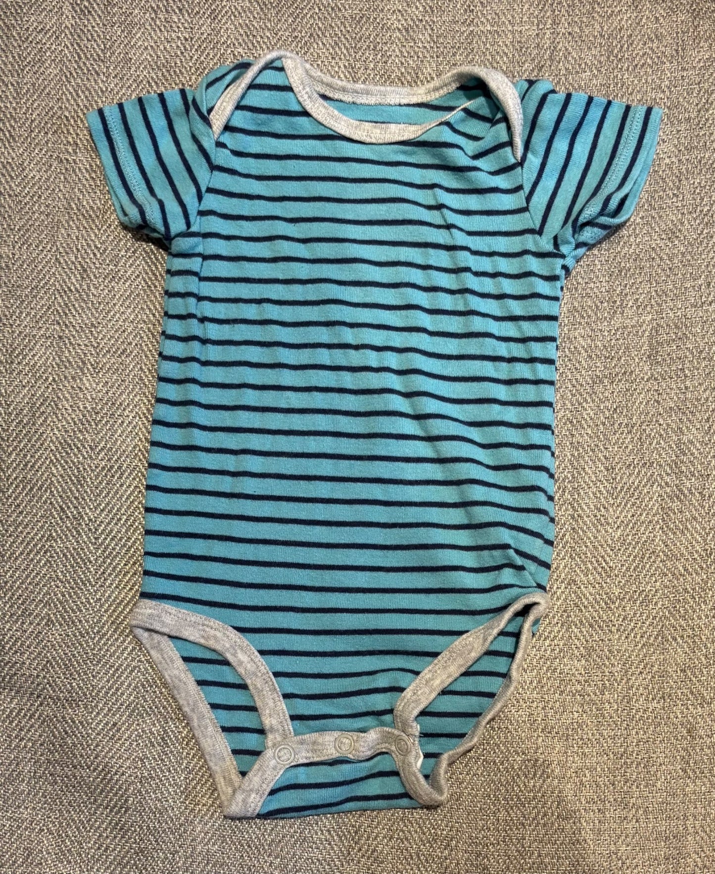 Carter’s three piece set, Kids 6 Month (3-6M)