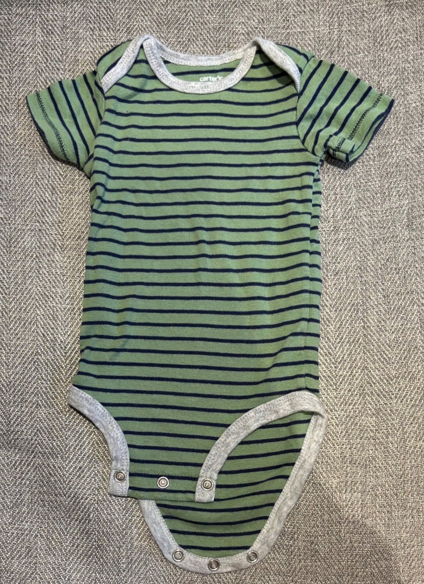 Carter’s three piece set, Kids 6 Month (3-6M)