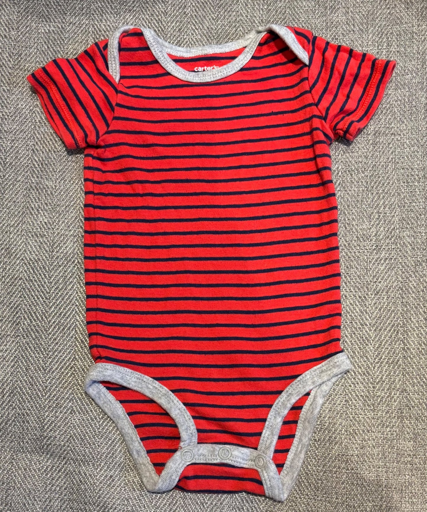 Carter’s three piece set, Kids 6 Month (3-6M)