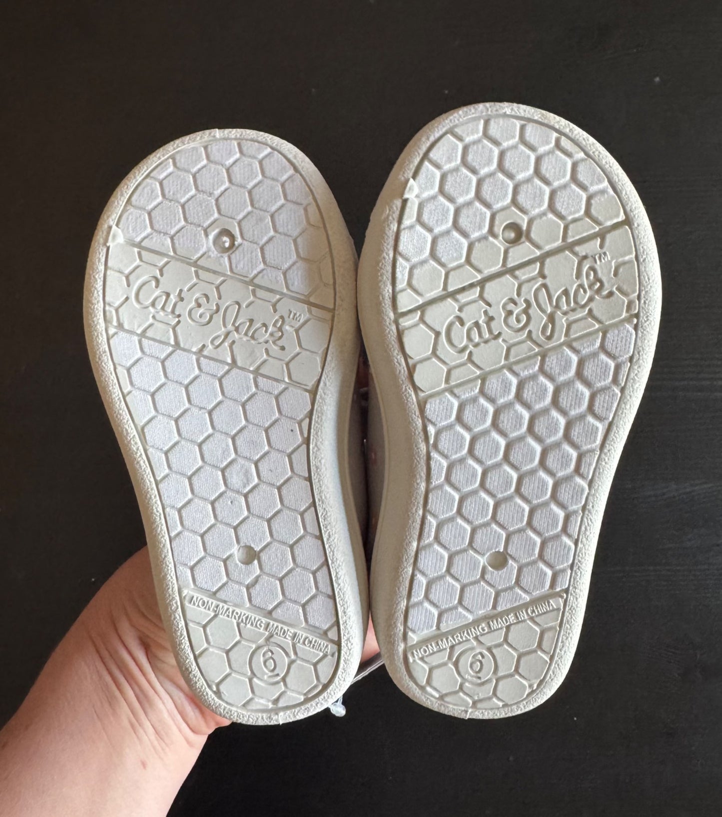 Cat & Jack toddler girls shoes, 6T, Shoes 6 (Walkers:12-24 mth)