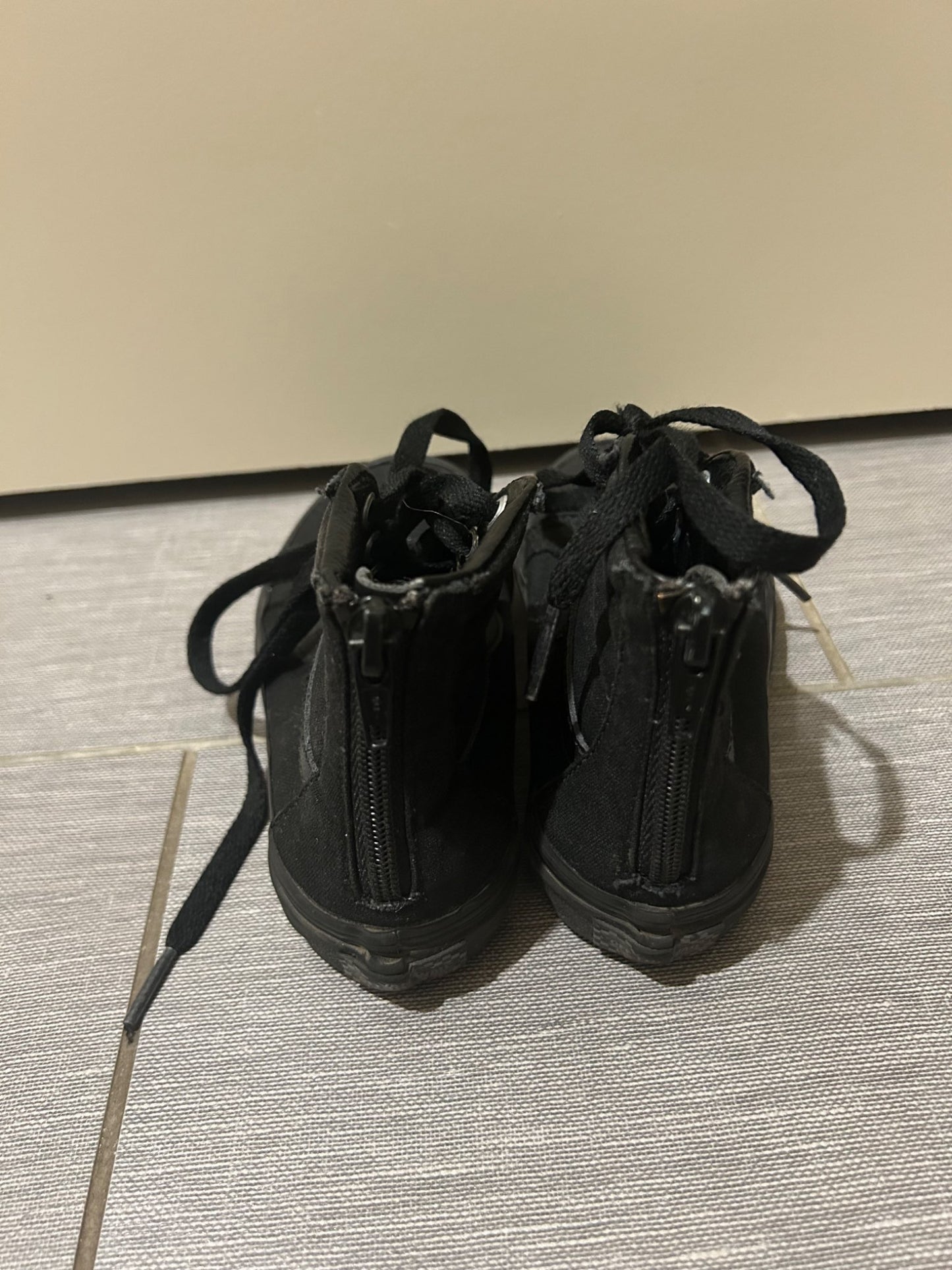 Vans back zip size 11.5, Shoes 11.5 (Toddler:2-4yr)