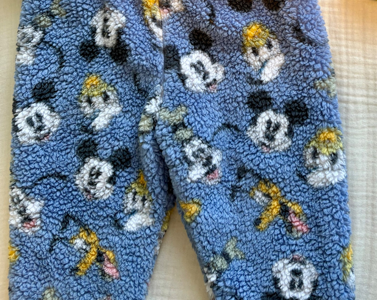 Disney: Mickey and Friends 4T Unisex Fuzzy Pajama Set, Kids 4/4T