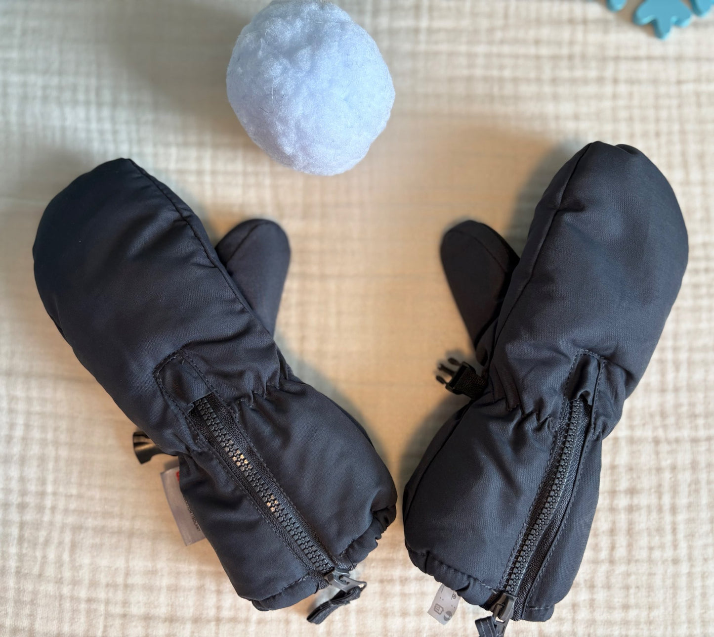 12-24 Months Unisex Insulated Gloves *BNWOT*