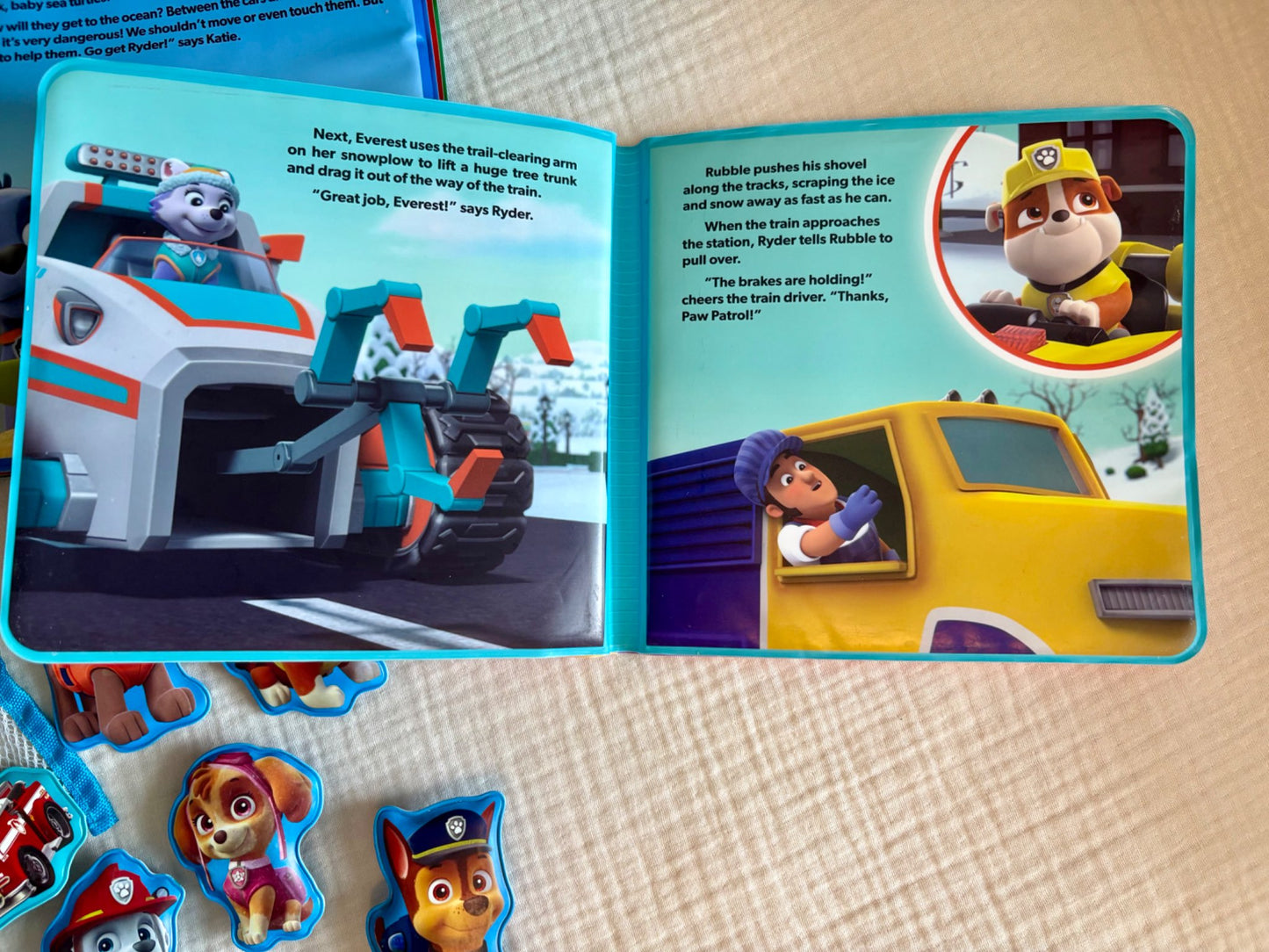 Paw Patrol Bathtime Books (x2) with Suction Cup Characters