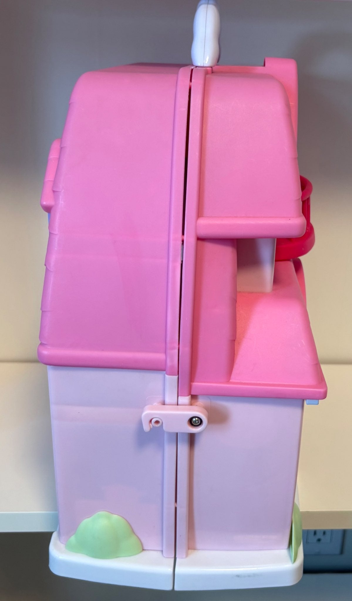 Fold & Carry Cottage Style Dollhouse