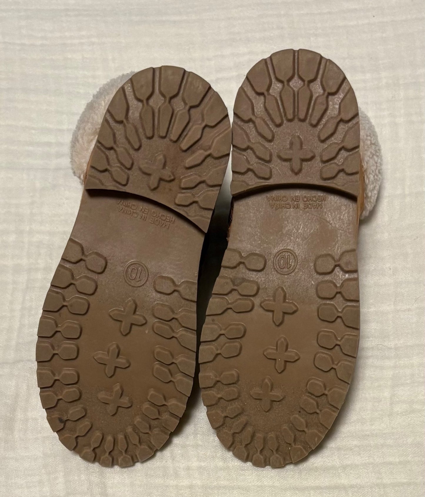 Old Navy Size 10 Toddler Girls Fall Style Boots with Fur , Shoes 10 (Toddler:2-4yr)