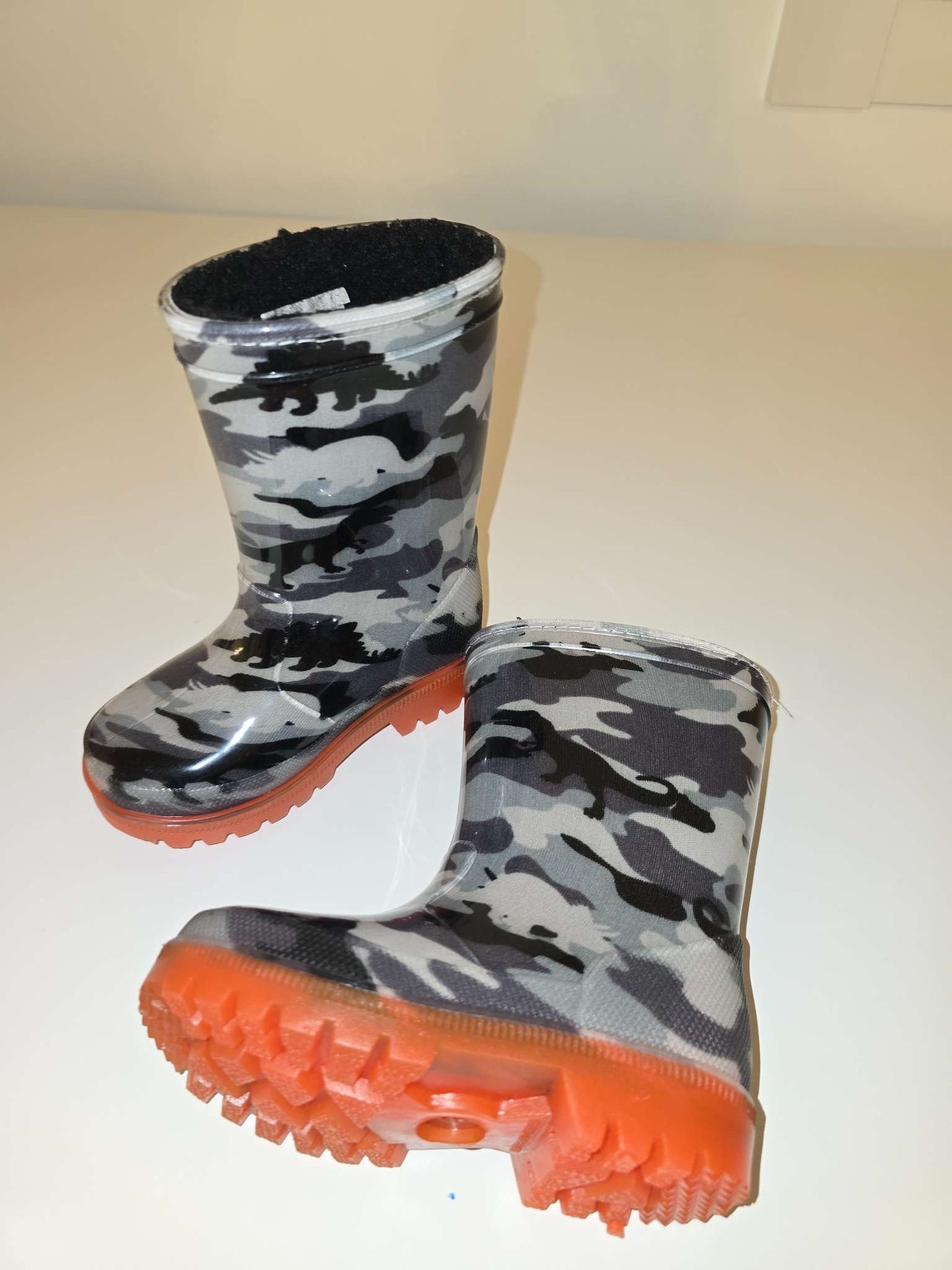Elements Grey Camo & Orange Light Up Waterproof Rainboots - RETAIL: 30$, Shoes 6 (Walkers:12-24 mth)