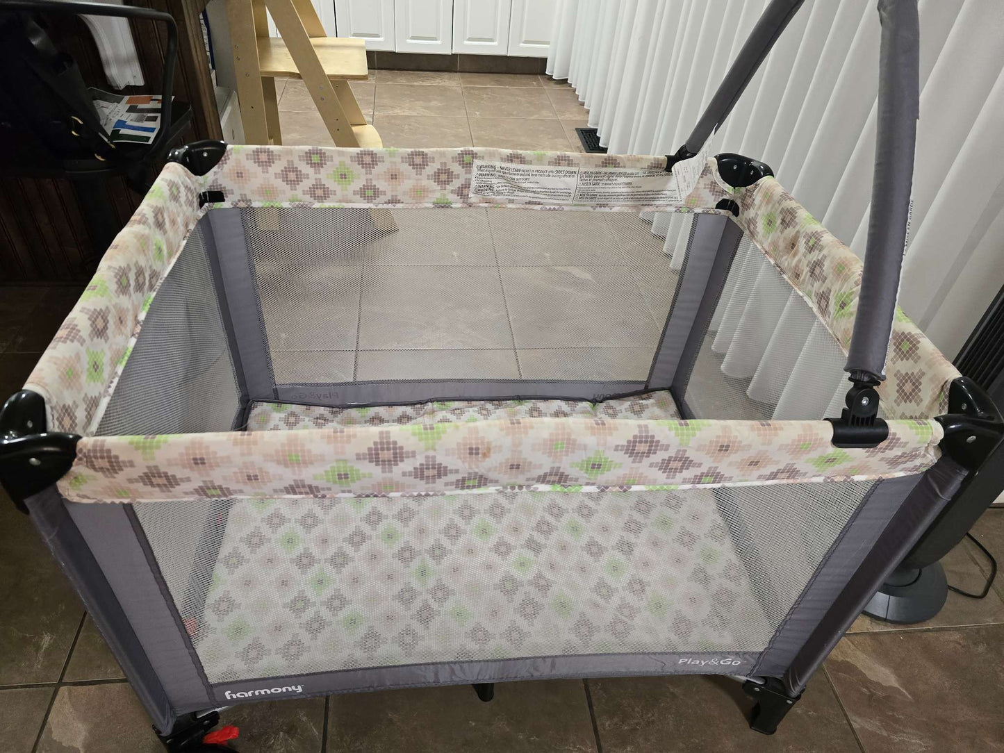 Harmony Play & Go Deluxe Playard, 40" x 28" x 29