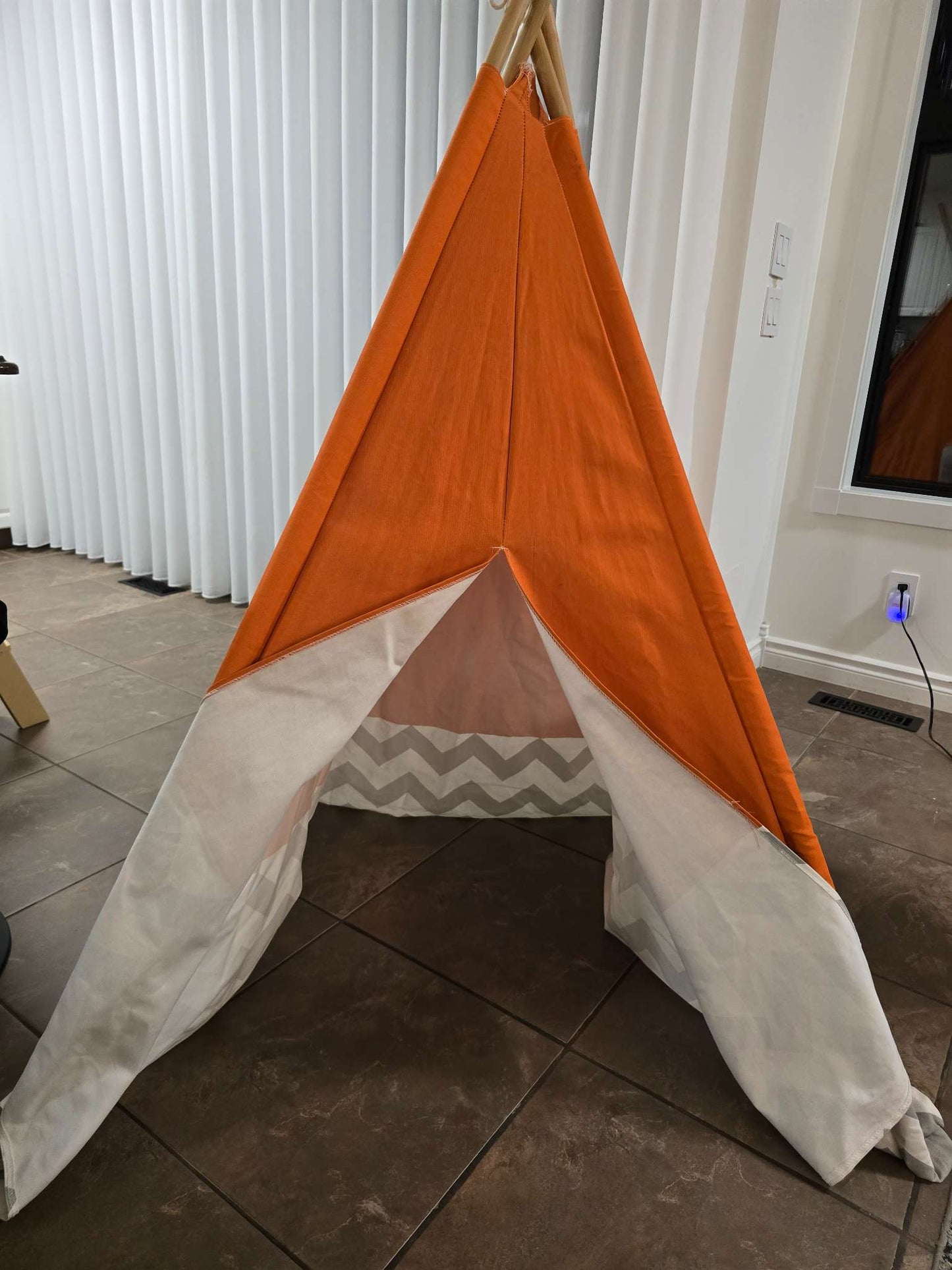 Kidkraft Deluxe Play Teepee - RETAIL 100$