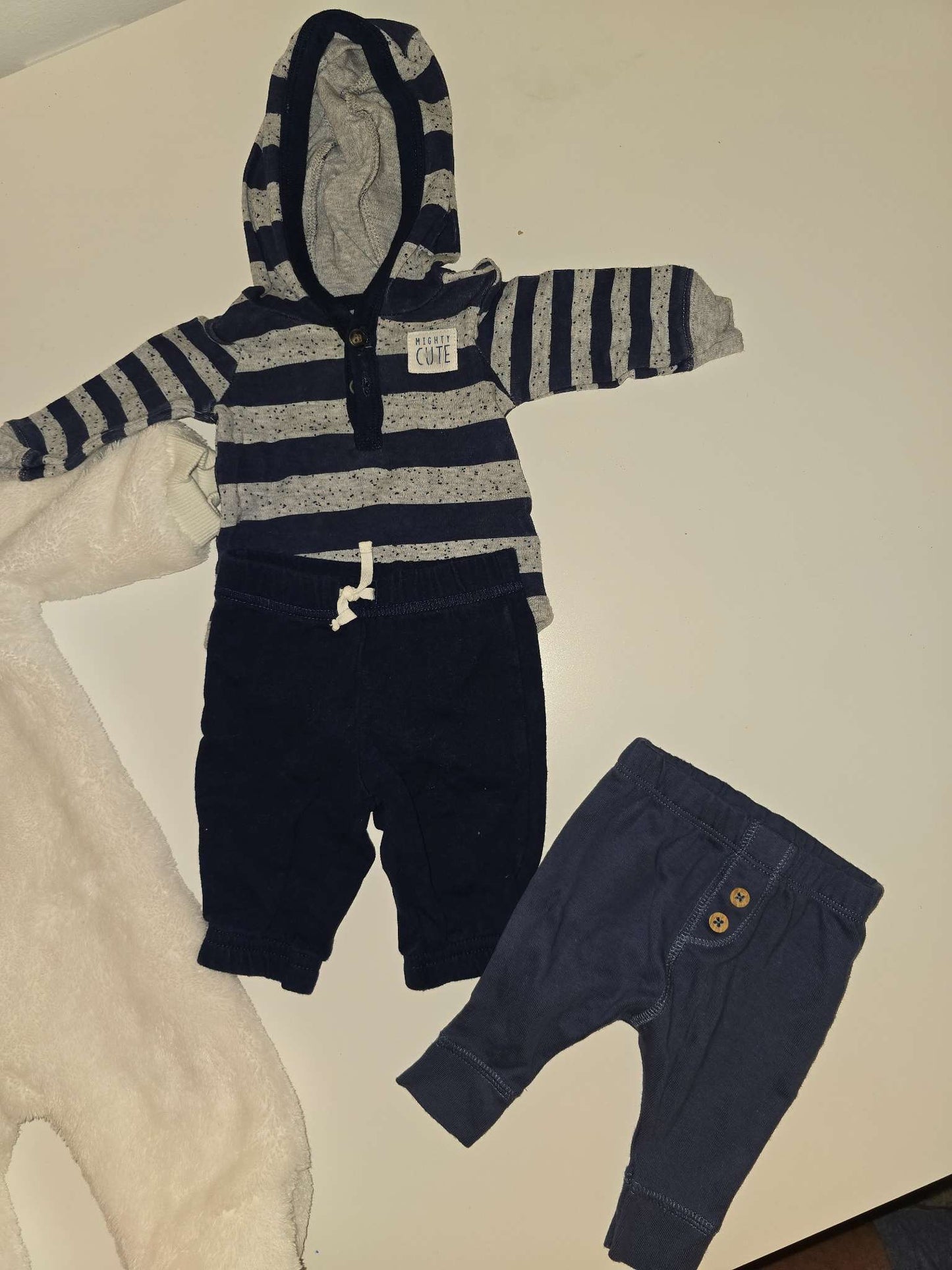 BUNDLE 4 pieces Newborn Clothing Bundle, Kids Newborn