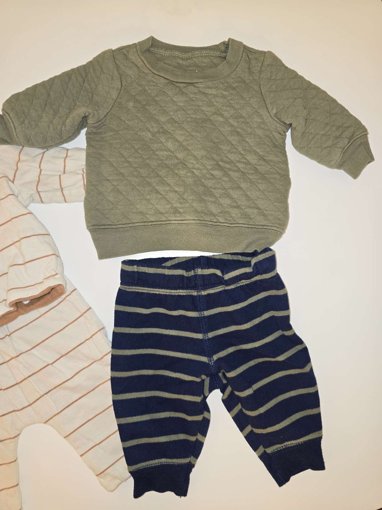 BUNDLE 6 pieces 0-3 Months GAP, Carter's & ChickPea, Kids 3 Month (0-3M)