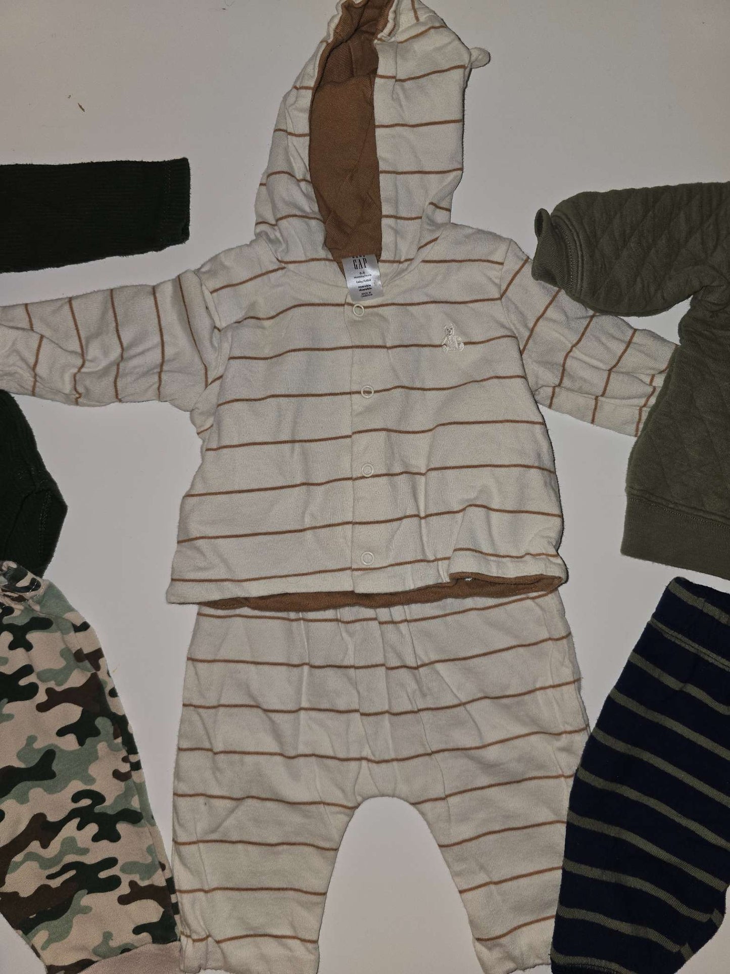 BUNDLE 6 pieces 0-3 Months GAP, Carter's & ChickPea, Kids 3 Month (0-3M)