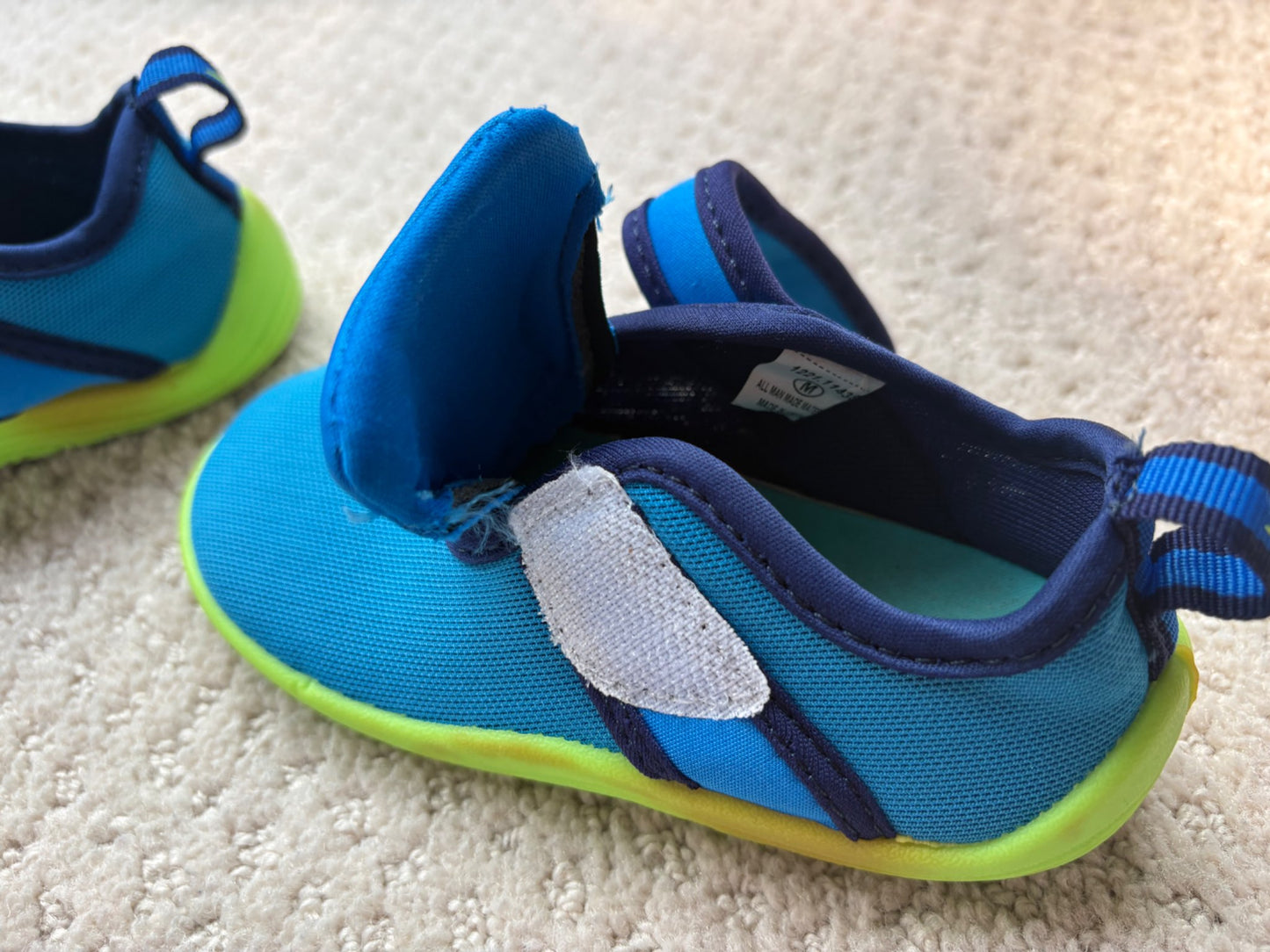 Speedo - blue and green Velcro water shoes, size M (size 6-7), Shoes 6 (Walkers:12-24 mth)