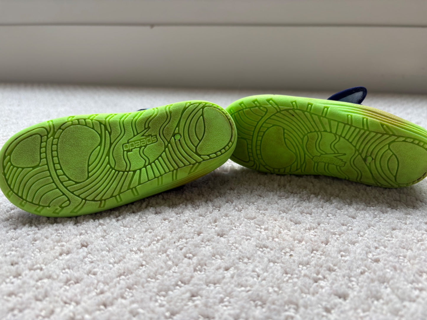 Speedo - blue and green Velcro water shoes, size M (size 6-7), Shoes 6 (Walkers:12-24 mth)