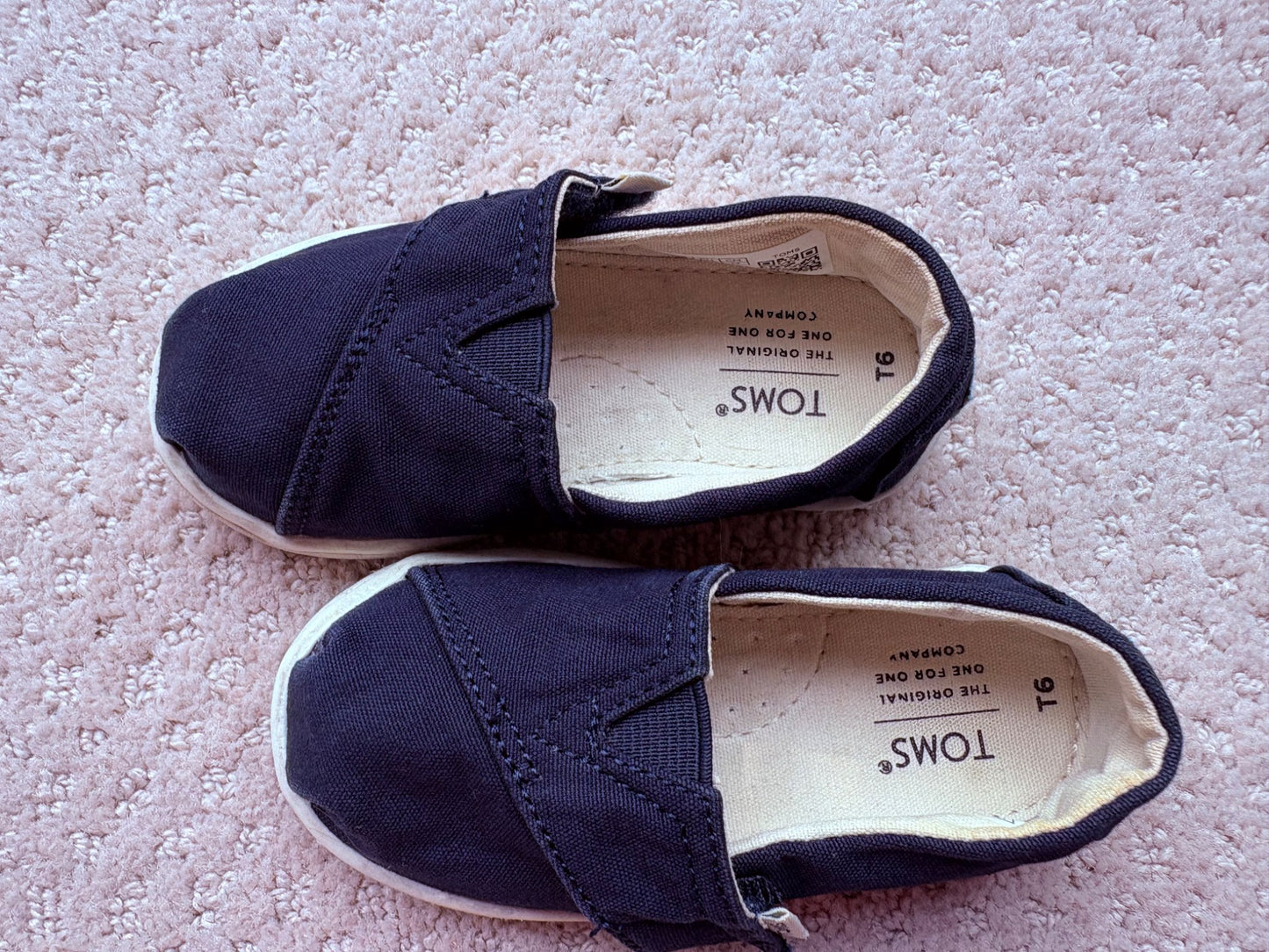 Toms- navy blue Velcro loafers, size 6, Shoes 6 (Walkers:12-24 mth)