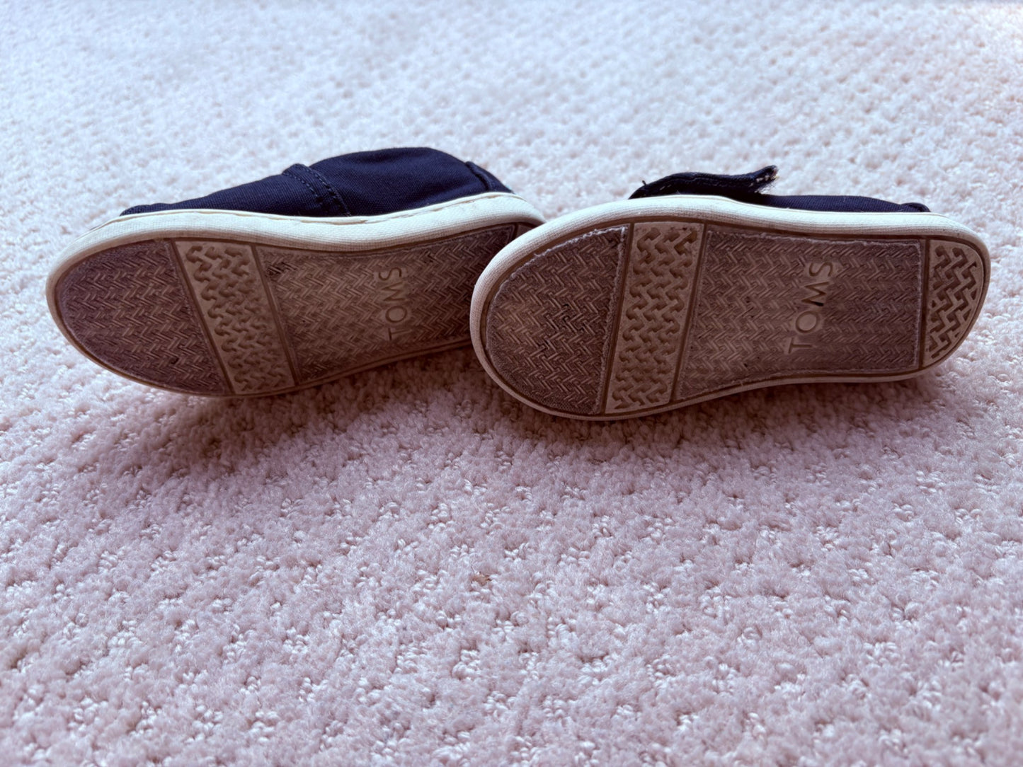 Toms- navy blue Velcro loafers, size 6, Shoes 6 (Walkers:12-24 mth)