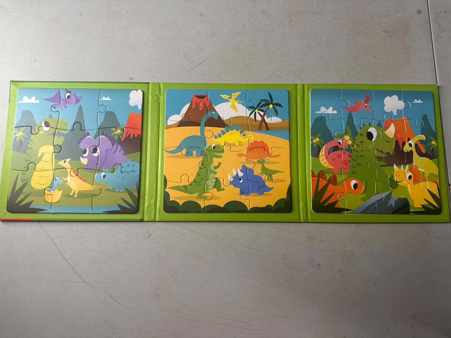 Magnetic dinosaur puzzle set