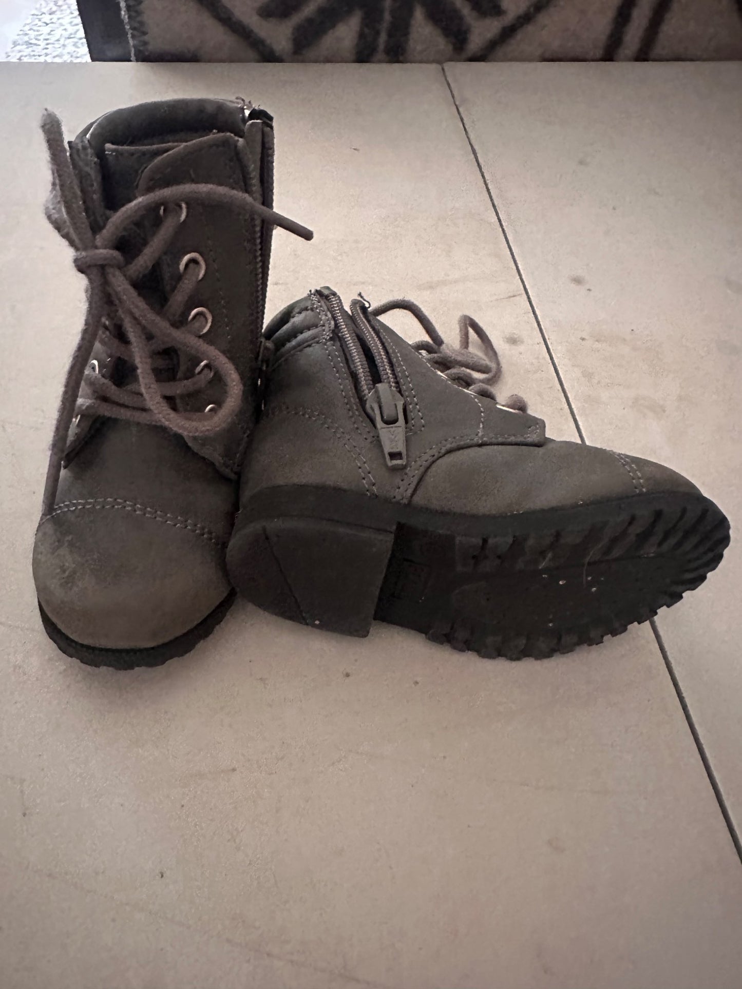 Zip up boots size 4, Shoes 4 (Baby: 0-12 mth)