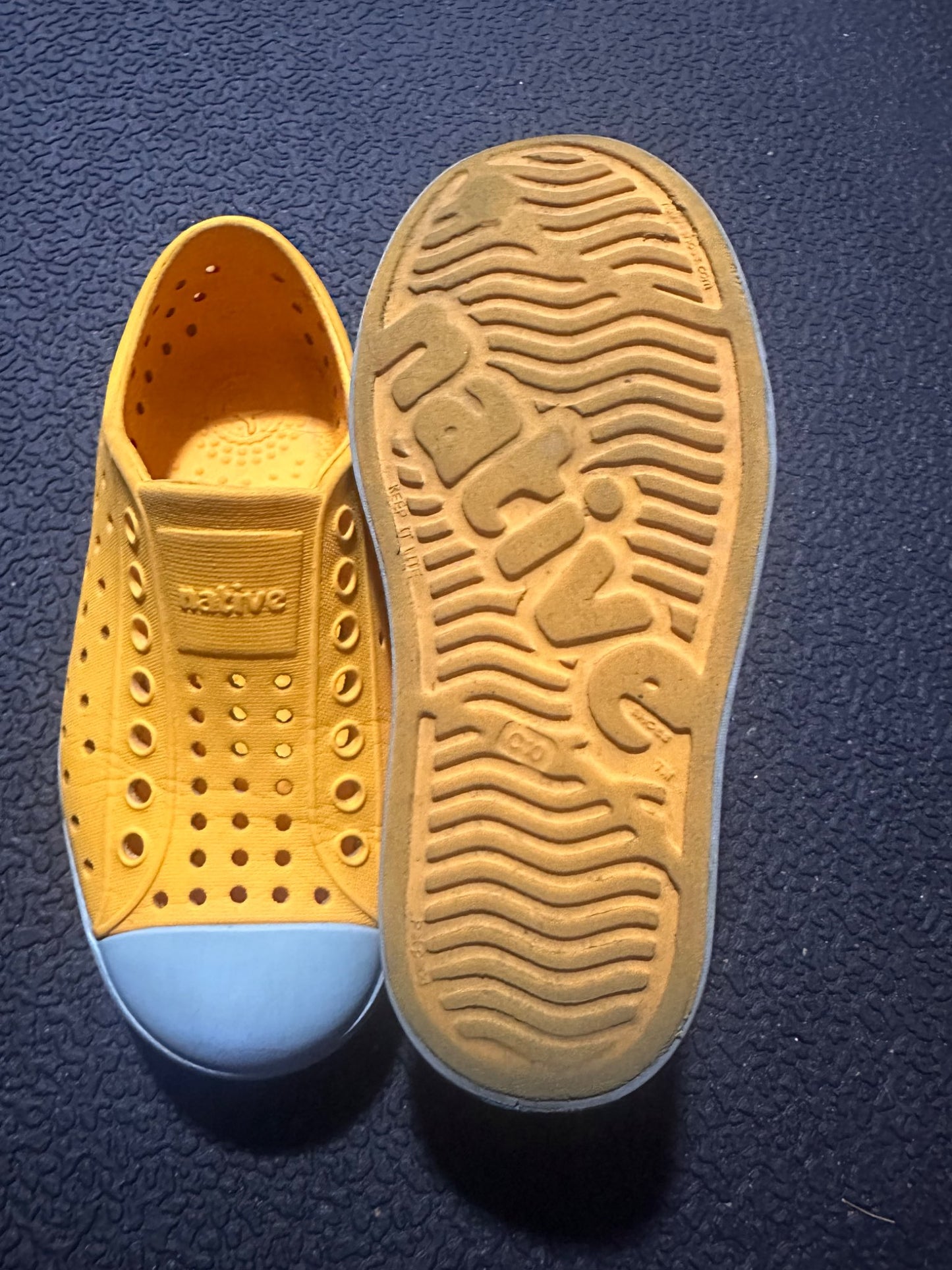Native shoes size 10, Shoes 10 (Toddler:2-4yr)