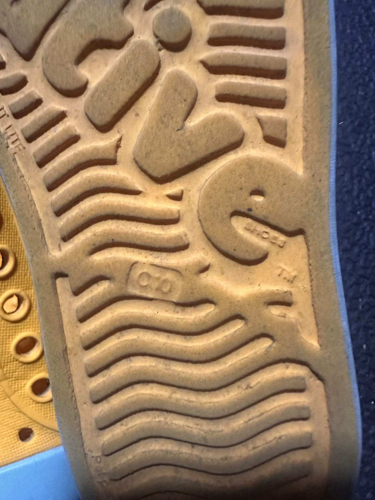 Native shoes size 10, Shoes 10 (Toddler:2-4yr)