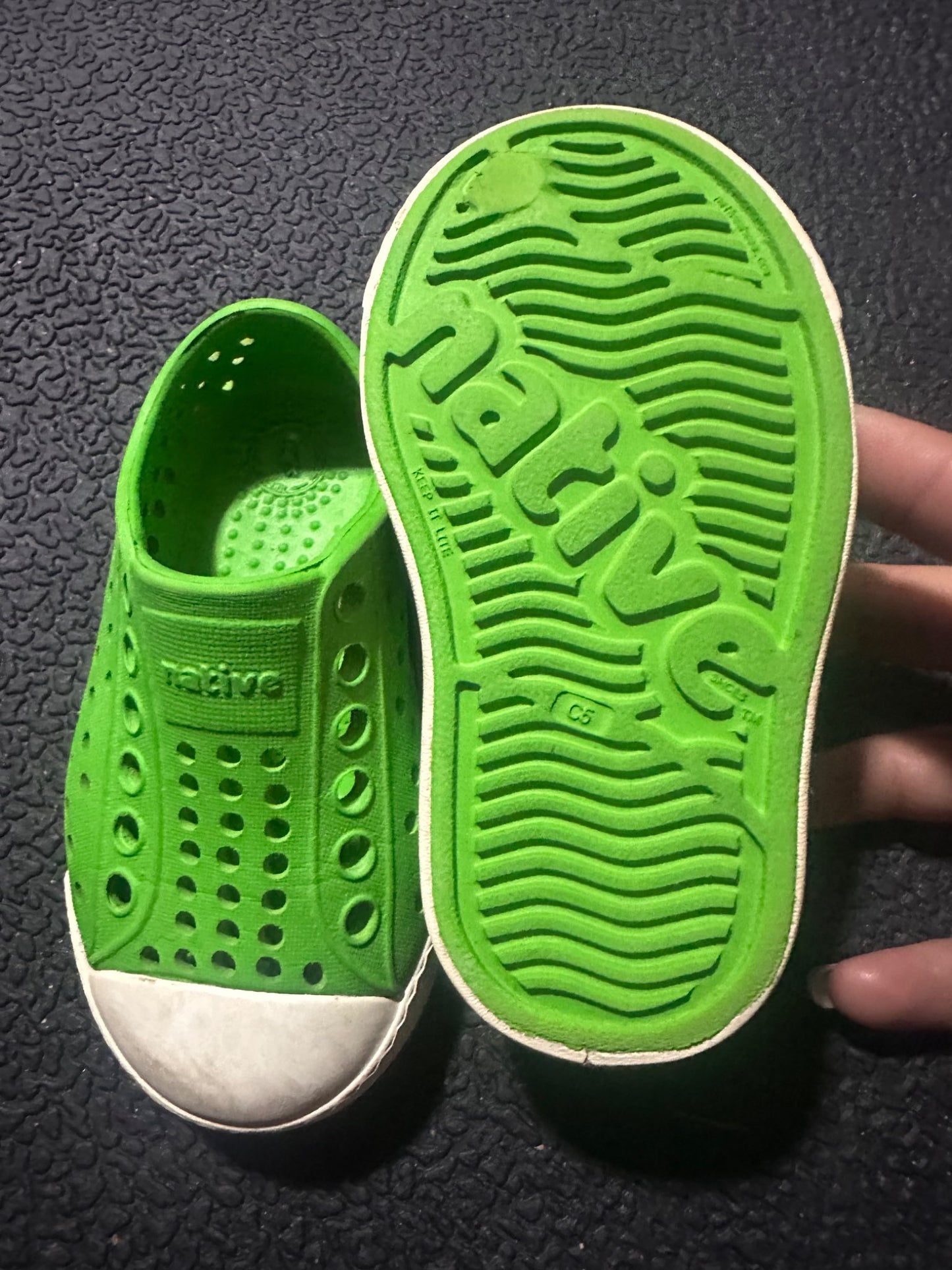 Native shoes size 5, Shoes 5 (Walkers:12-24 mth)
