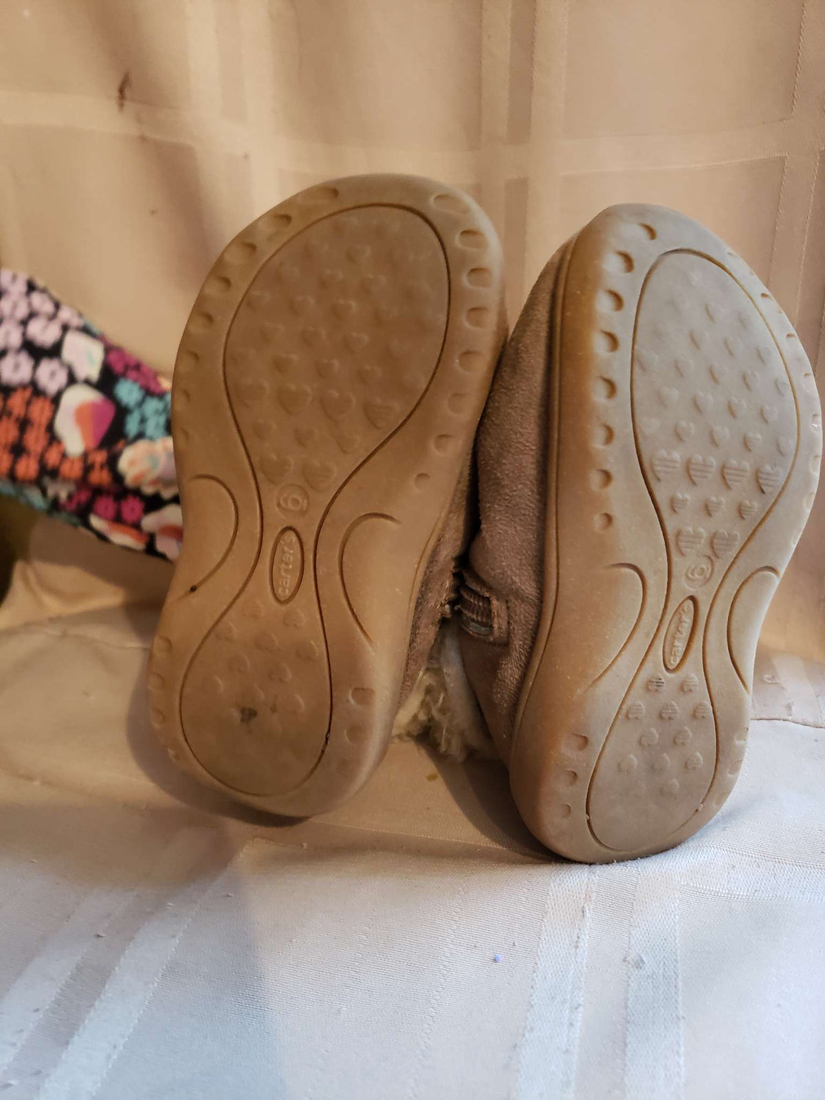 Carter's Soft Boots size 6T, Shoes 6 (Walkers:12-24 mth)