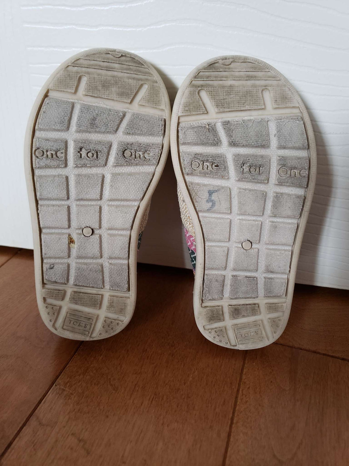 5T Toms, Shoes 5 (Walkers:12-24 mth)