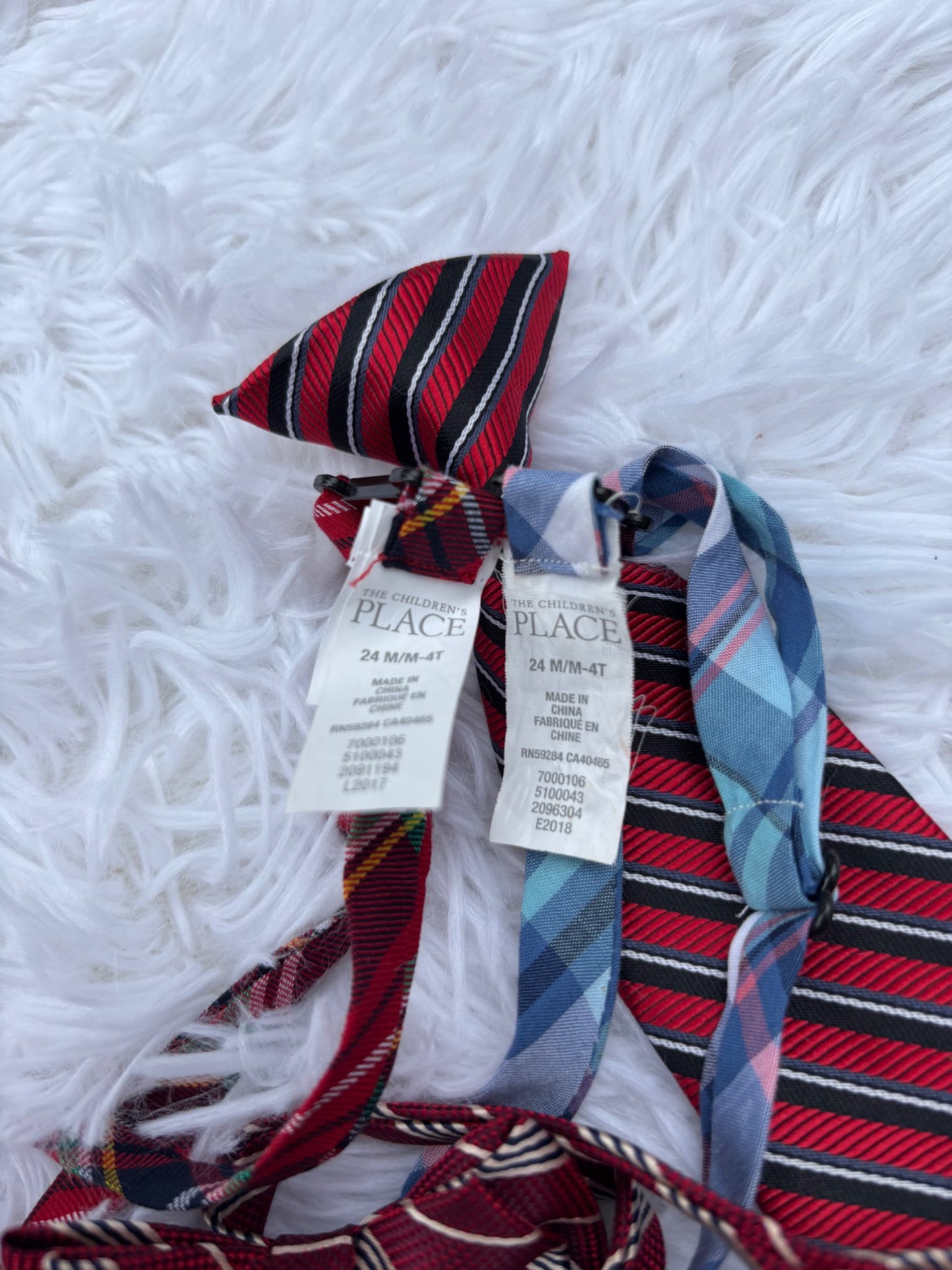 3 adjustable bow ties (24M - 4Y), 1 clip on tie