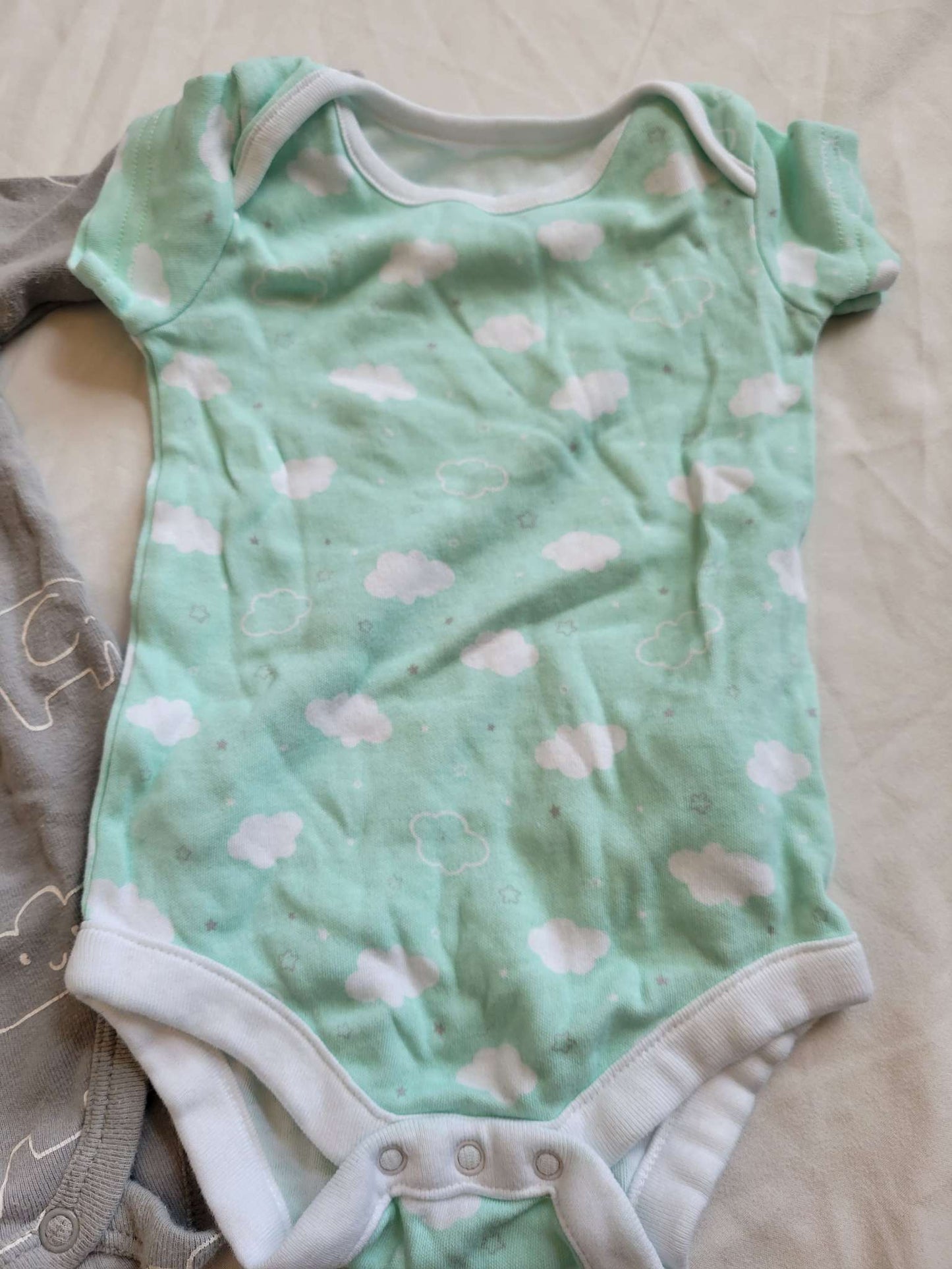 2 Footed Sleepers & 2 Onesies (Stars, Clouds, Elephants) 0-3, Kids 3 Month (0-3M)