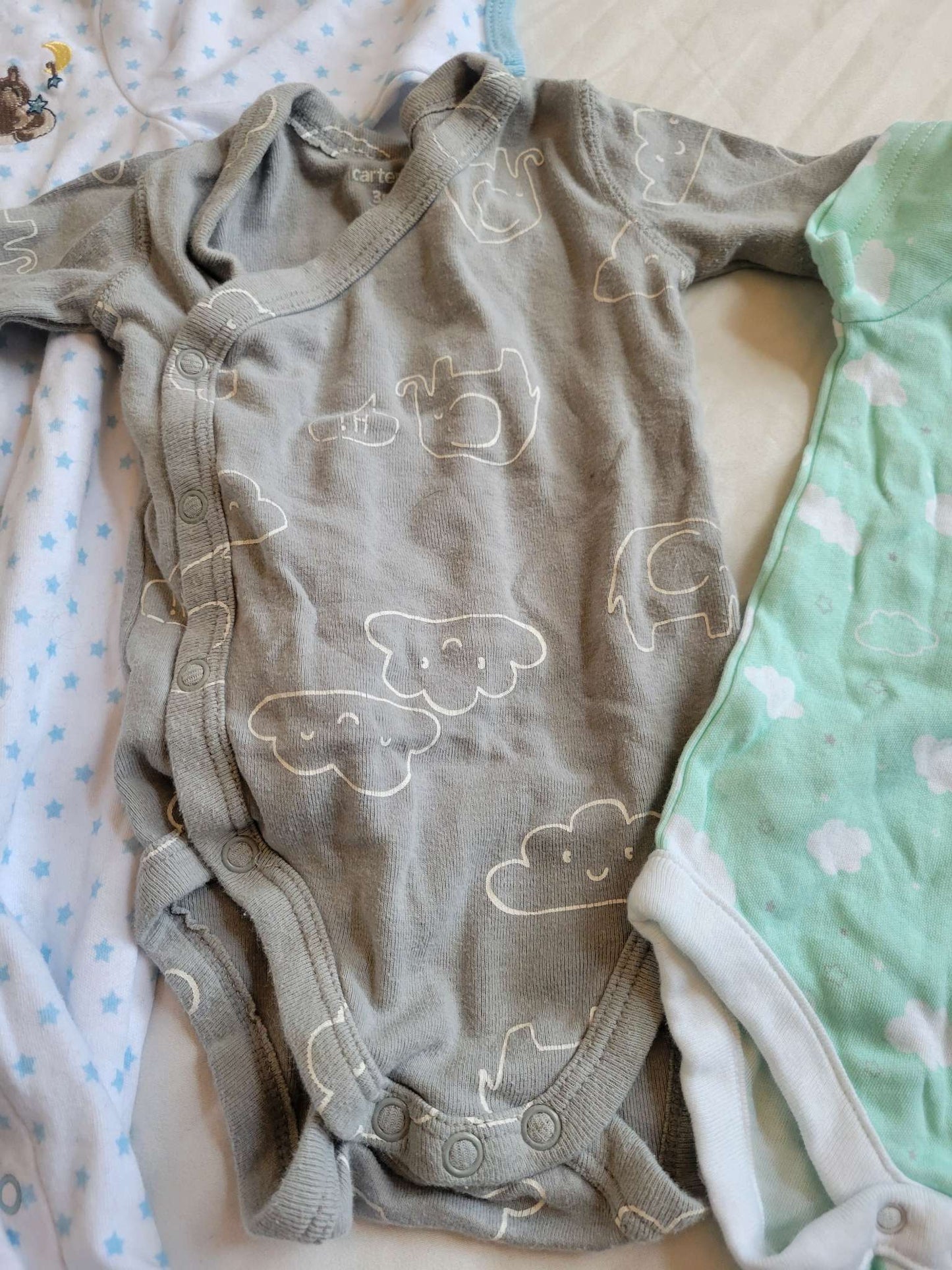 2 Footed Sleepers & 2 Onesies (Stars, Clouds, Elephants) 0-3, Kids 3 Month (0-3M)