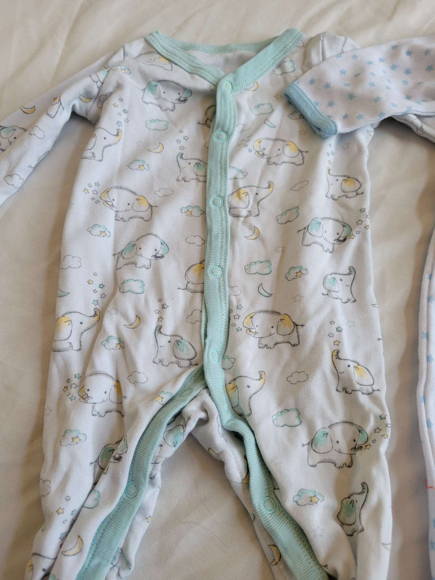 2 Footed Sleepers & 2 Onesies (Stars, Clouds, Elephants) 0-3, Kids 3 Month (0-3M)